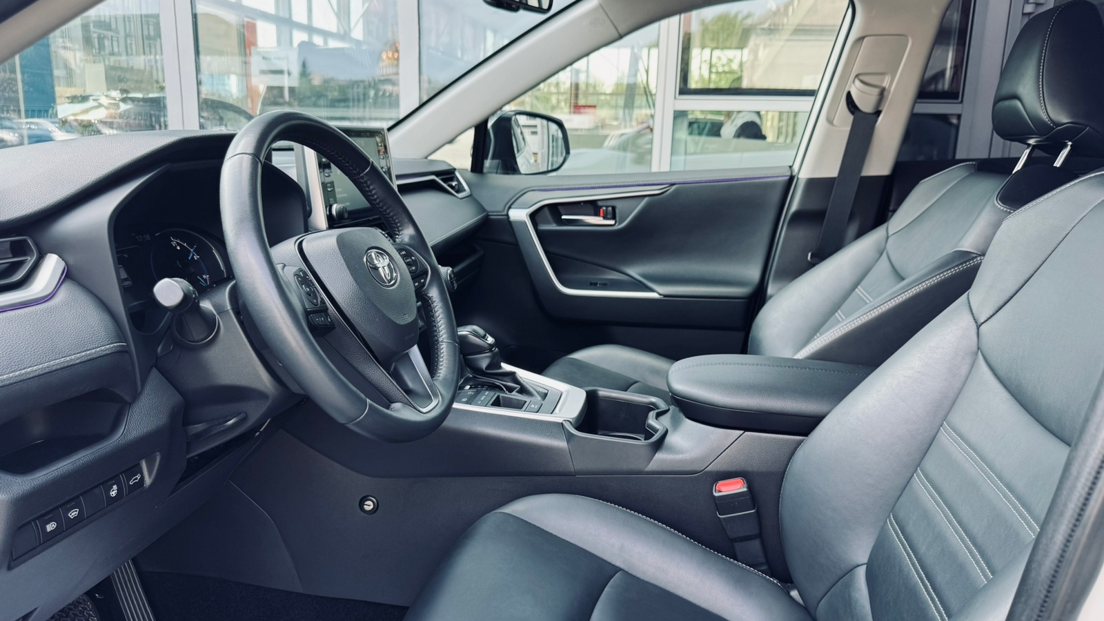 Toyota RAV4 2021 року, Універсал, Тойота Центр Івано-Франківськ "Класик-Авто", м.Івано-Франківськ | Фото № 12 Toyota RAV4 2021 року з пробігом 85560 км, Універсал, Тойота Центр Івано-Франківськ "Класик-Авто", м.Івано-Франківськ - 1639000 ГРН | Фото № 12