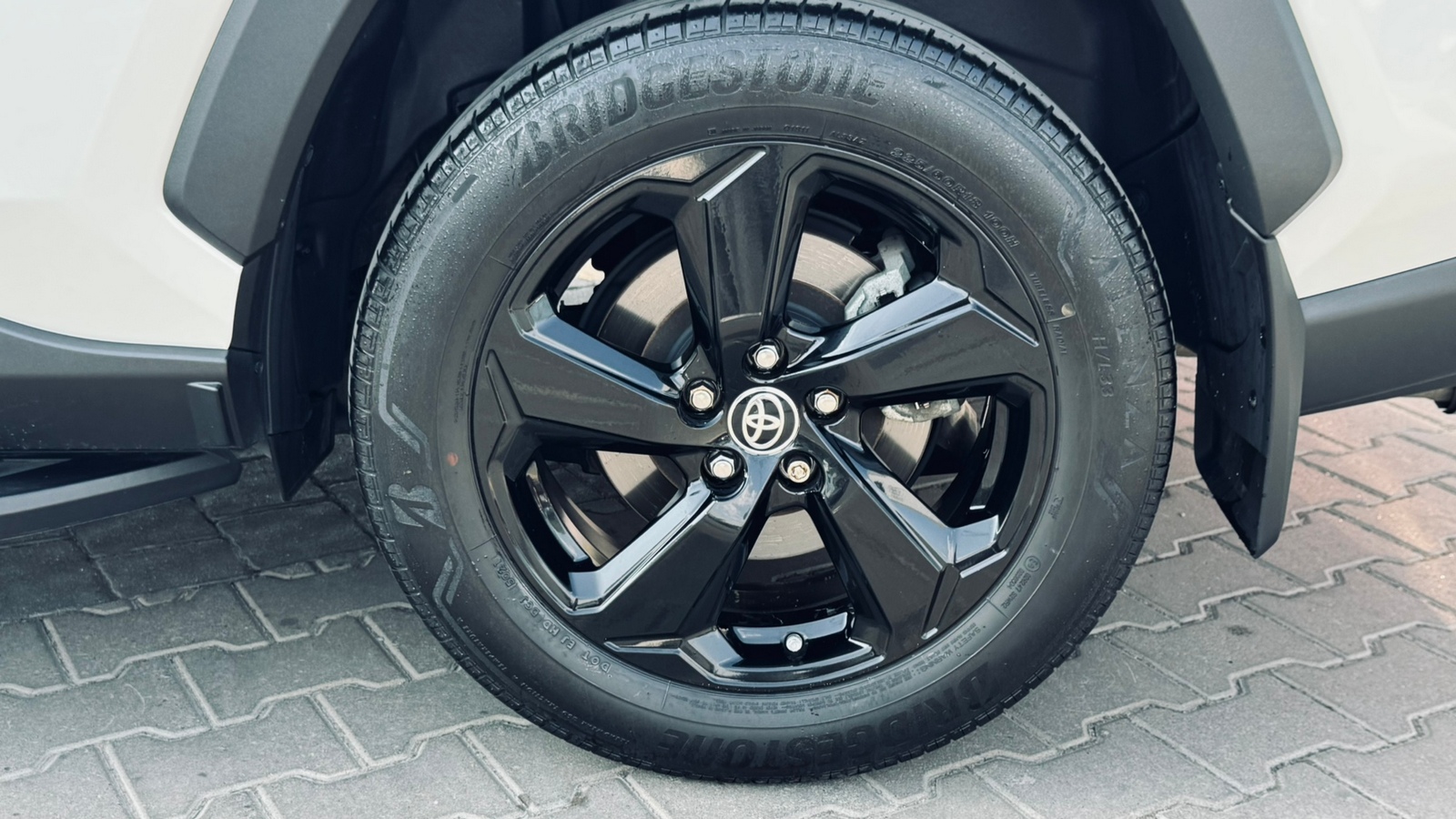 Toyota RAV4 2021 року, Універсал, Тойота Центр Івано-Франківськ "Класик-Авто", м.Івано-Франківськ | Фото № 16 Toyota RAV4 2021 року з пробігом 85560 км, Універсал, Тойота Центр Івано-Франківськ "Класик-Авто", м.Івано-Франківськ - 1639000 ГРН | Фото № 16