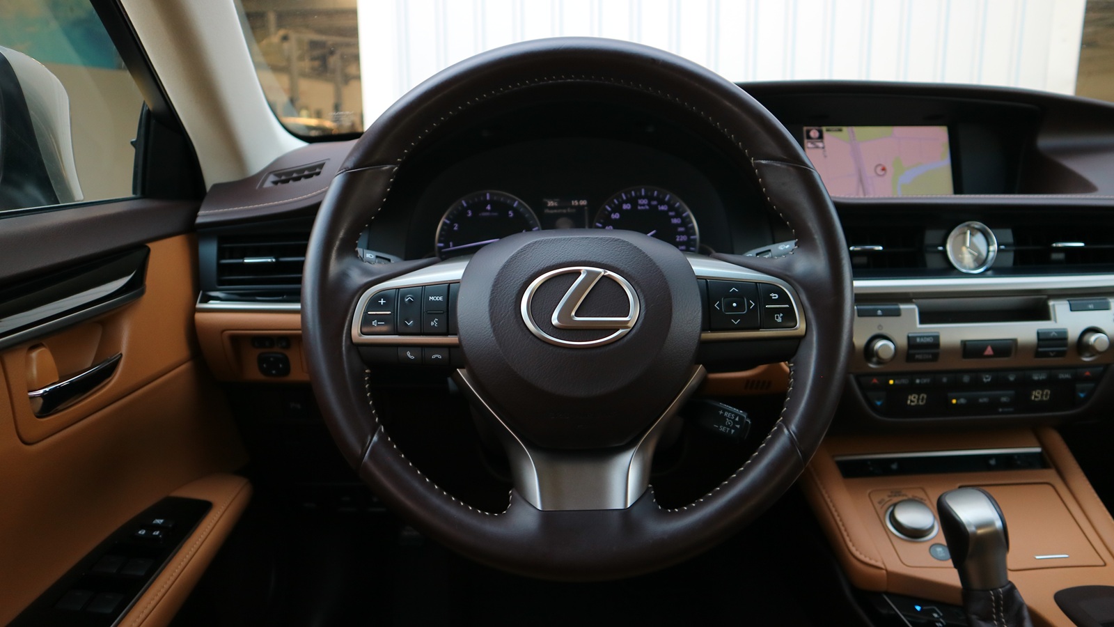 Lexus ES 2017 року, Седан, Тойота Центр Київ "Автосаміт Укравто Столичне", м.Київ | Фото № 9 Lexus ES 2017 року з пробігом 133611 км, Седан, Тойота Центр Київ "Автосаміт Укравто Столичне", м.Київ - 1115000 ГРН | Фото № 9
