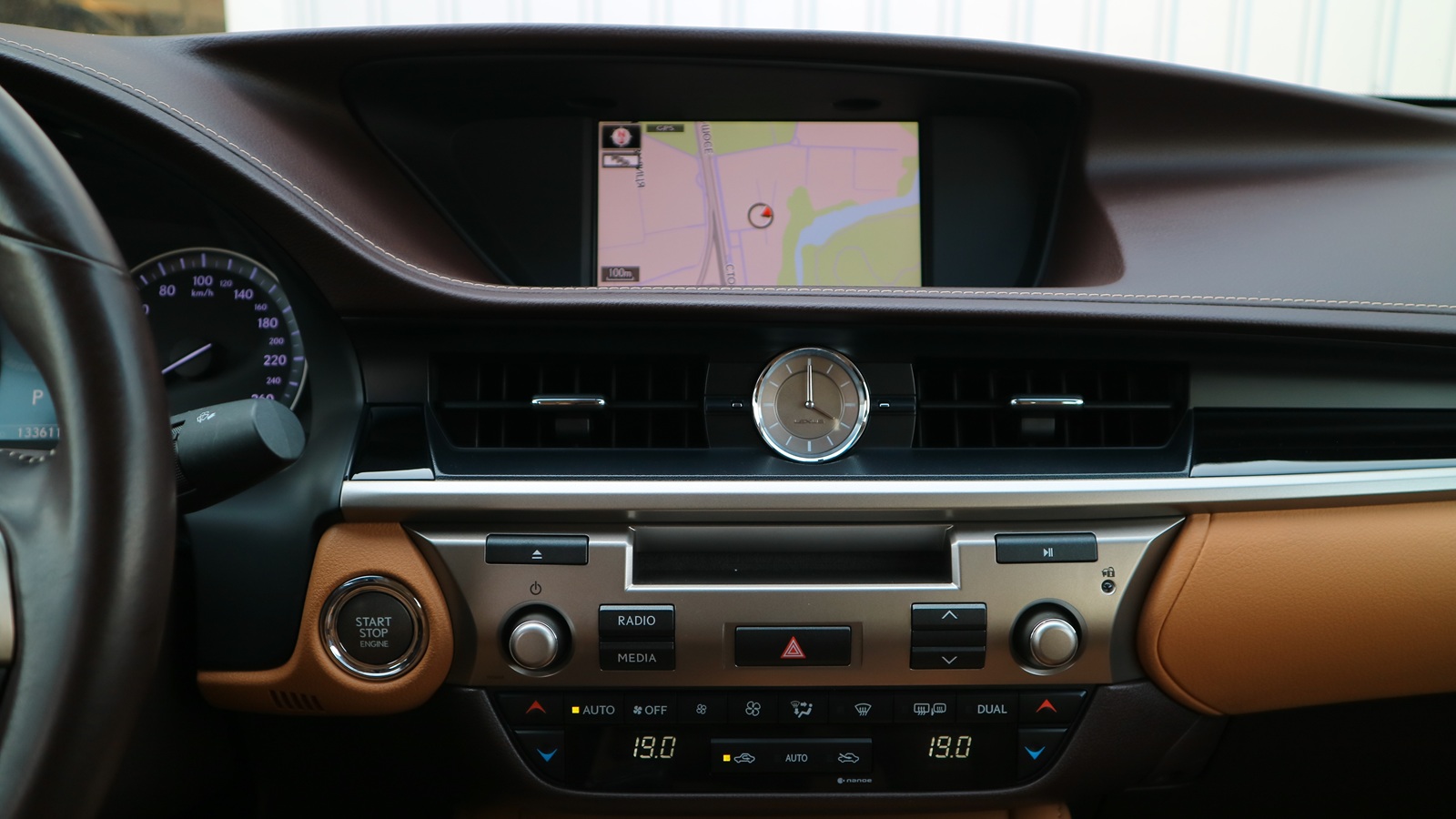 Lexus ES 2017 року, Седан, Тойота Центр Київ "Автосаміт Укравто Столичне", м.Київ | Фото № 18 Lexus ES 2017 року з пробігом 133611 км, Седан, Тойота Центр Київ "Автосаміт Укравто Столичне", м.Київ - 1115000 ГРН | Фото № 18