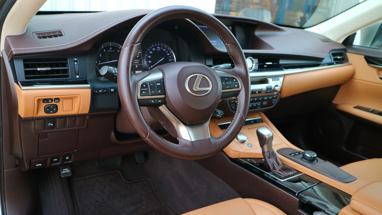 Lexus ES 2017 року, Седан, Тойота Центр Київ "Автосаміт Укравто Столичне", м.Київ | Фото № 19 Lexus ES 2017 року з пробігом 133611 км, Седан, Тойота Центр Київ "Автосаміт Укравто Столичне", м.Київ - 1115000 ГРН | Фото № 19