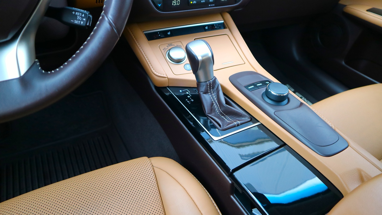 Lexus ES 2017 року, Седан, Тойота Центр Київ "Автосаміт Укравто Столичне", м.Київ | Фото № 20 Lexus ES 2017 року з пробігом 133611 км, Седан, Тойота Центр Київ "Автосаміт Укравто Столичне", м.Київ - 1115000 ГРН | Фото № 20