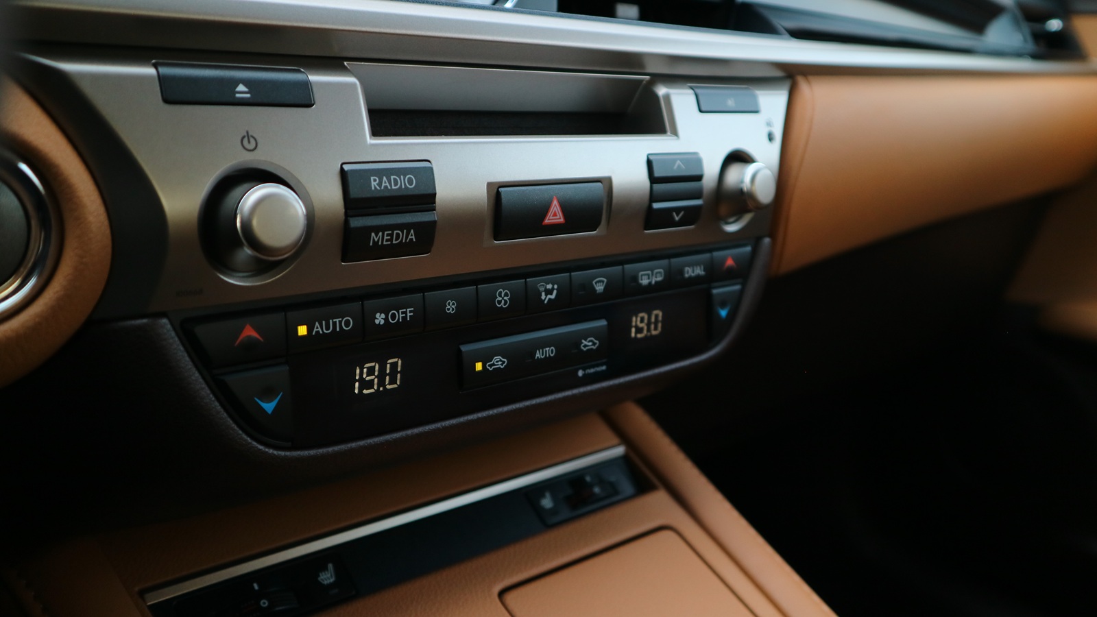 Lexus ES 2017 року, Седан, Тойота Центр Київ "Автосаміт Укравто Столичне", м.Київ | Фото № 21 Lexus ES 2017 року з пробігом 133611 км, Седан, Тойота Центр Київ "Автосаміт Укравто Столичне", м.Київ - 1115000 ГРН | Фото № 21