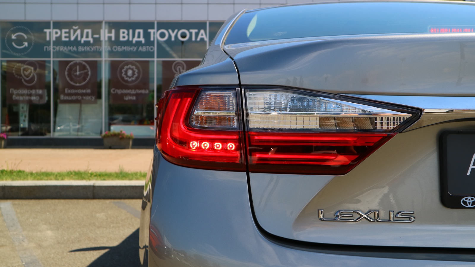 Lexus ES 2017 року, Седан, Тойота Центр Київ "Автосаміт Укравто Столичне", м.Київ | Фото № 24 Lexus ES 2017 року з пробігом 133611 км, Седан, Тойота Центр Київ "Автосаміт Укравто Столичне", м.Київ - 1115000 ГРН | Фото № 24