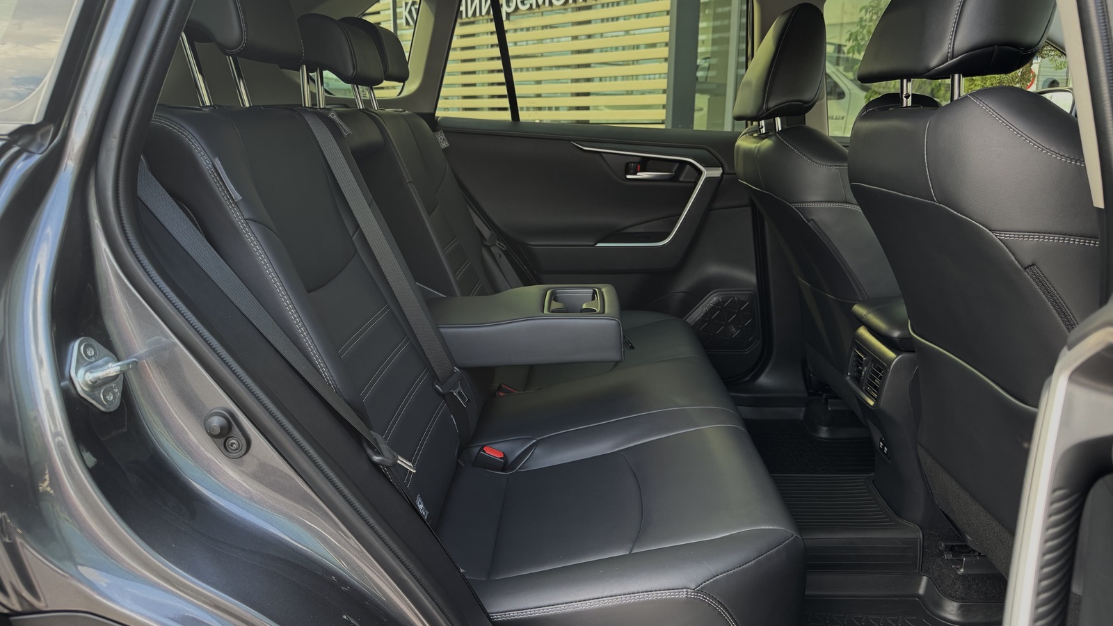 Toyota RAV4 2019 року, Універсал, Тойота Центр Чернігів "Соллі-Плюс", м.Чернігів | Фото № 7 Toyota RAV4 2019 року з пробігом 50261 км, Універсал, Тойота Центр Чернігів "Соллі-Плюс", м.Чернігів - 1282000 ГРН | Фото № 7