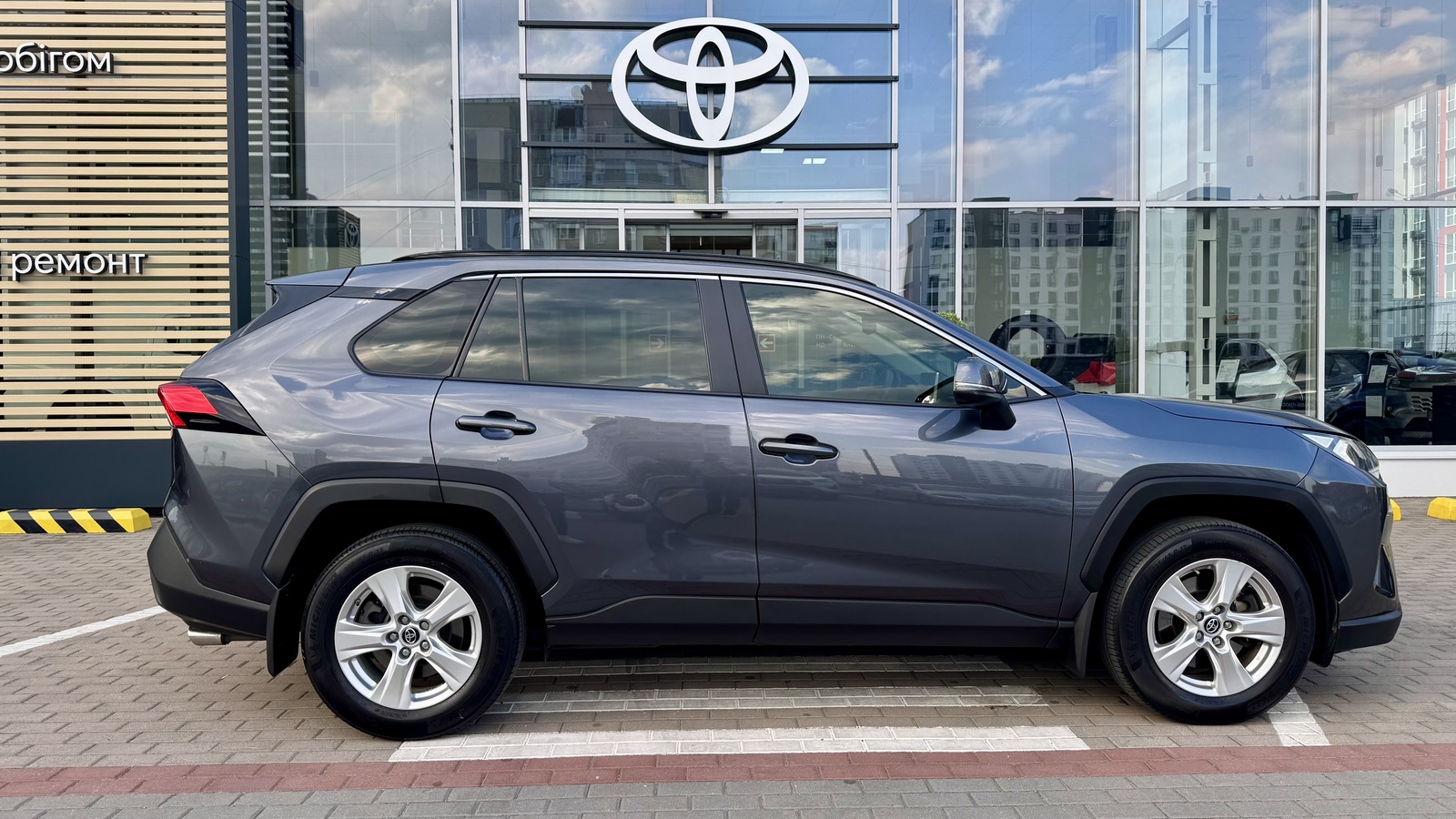 Toyota RAV4 2019 року, Універсал, Тойота Центр Чернігів "Соллі-Плюс", м.Чернігів | Фото № 16 Toyota RAV4 2019 року з пробігом 50261 км, Універсал, Тойота Центр Чернігів "Соллі-Плюс", м.Чернігів - 1282000 ГРН | Фото № 16