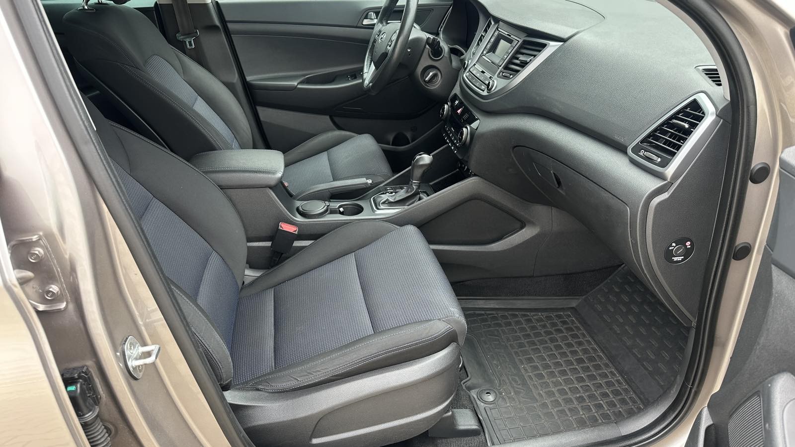 Інші авто HYUNDAI TUCSON 2016 року, Універсал, Тойота Центр Київ «ВІДІ Аеропорт», м.Київ | Фото № 6 Інші авто HYUNDAI TUCSON 2016 року з пробігом 220500 км, Універсал, Тойота Центр Київ «ВІДІ Аеропорт», м.Київ - 670000 ГРН | Фото № 6