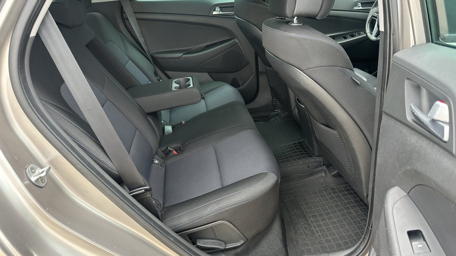 Інші авто HYUNDAI TUCSON 2016 року, Універсал, Тойота Центр Київ «ВІДІ Аеропорт», м.Київ | Фото № 7 Інші авто HYUNDAI TUCSON 2016 року з пробігом 220500 км, Універсал, Тойота Центр Київ «ВІДІ Аеропорт», м.Київ - 670000 ГРН | Фото № 7