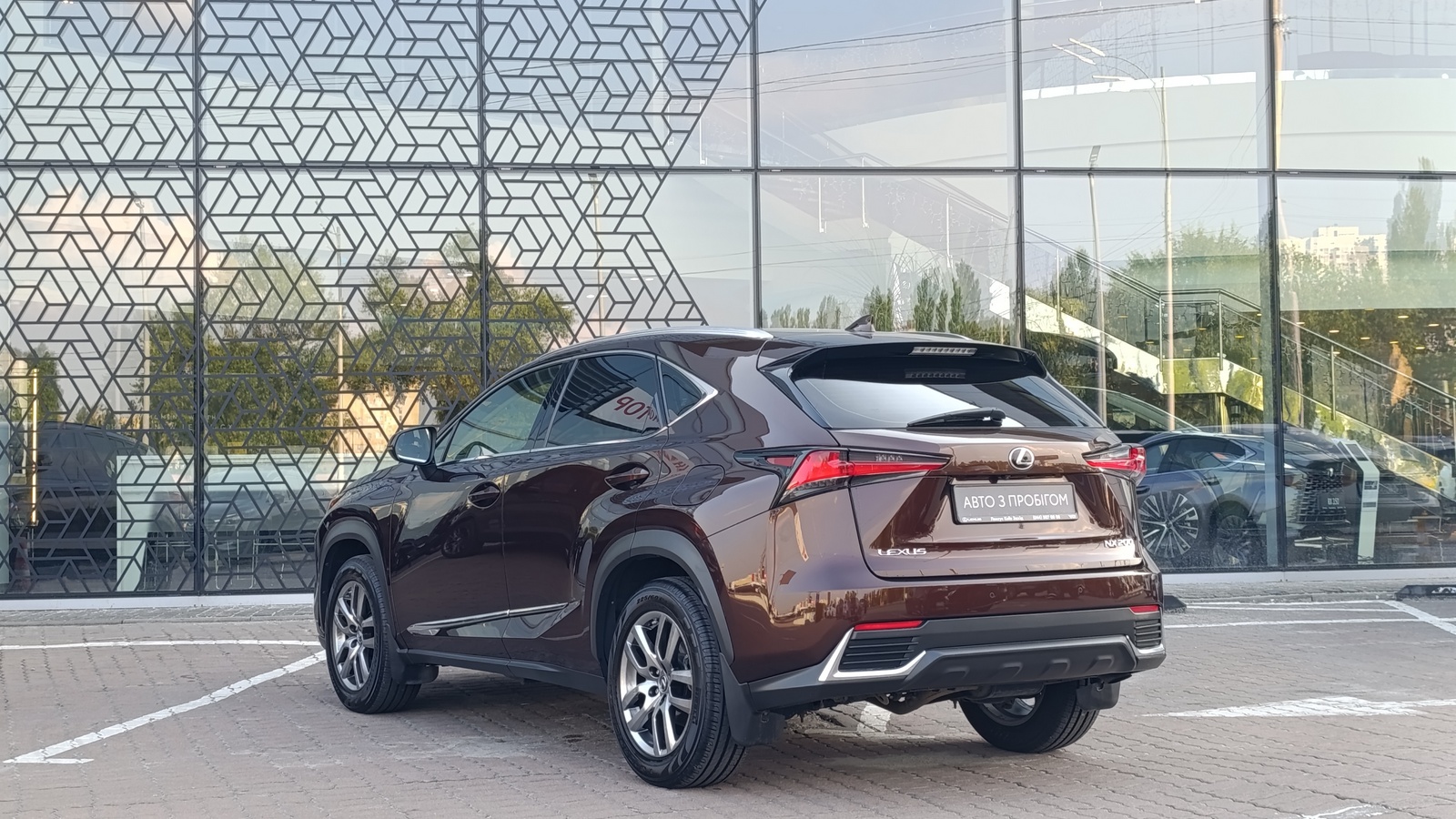 Lexus NX 2017 року, Універсал, Лексус Київ Захід, м.Київ | Фото № 2 Lexus NX 2017 року з пробігом 63442 км, Універсал, Лексус Київ Захід, м.Київ - 1290000 ГРН | Фото № 2