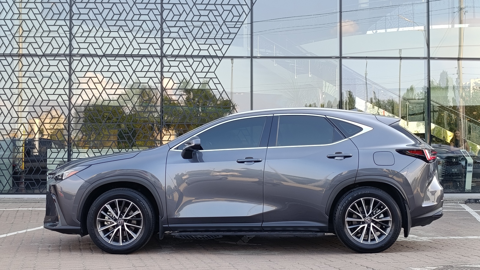 Lexus NX 2023 року з пробігом 39000 км, Універсал, Лексус Київ Захід, м.Київ - 1920000 ГРН | Фото № 3