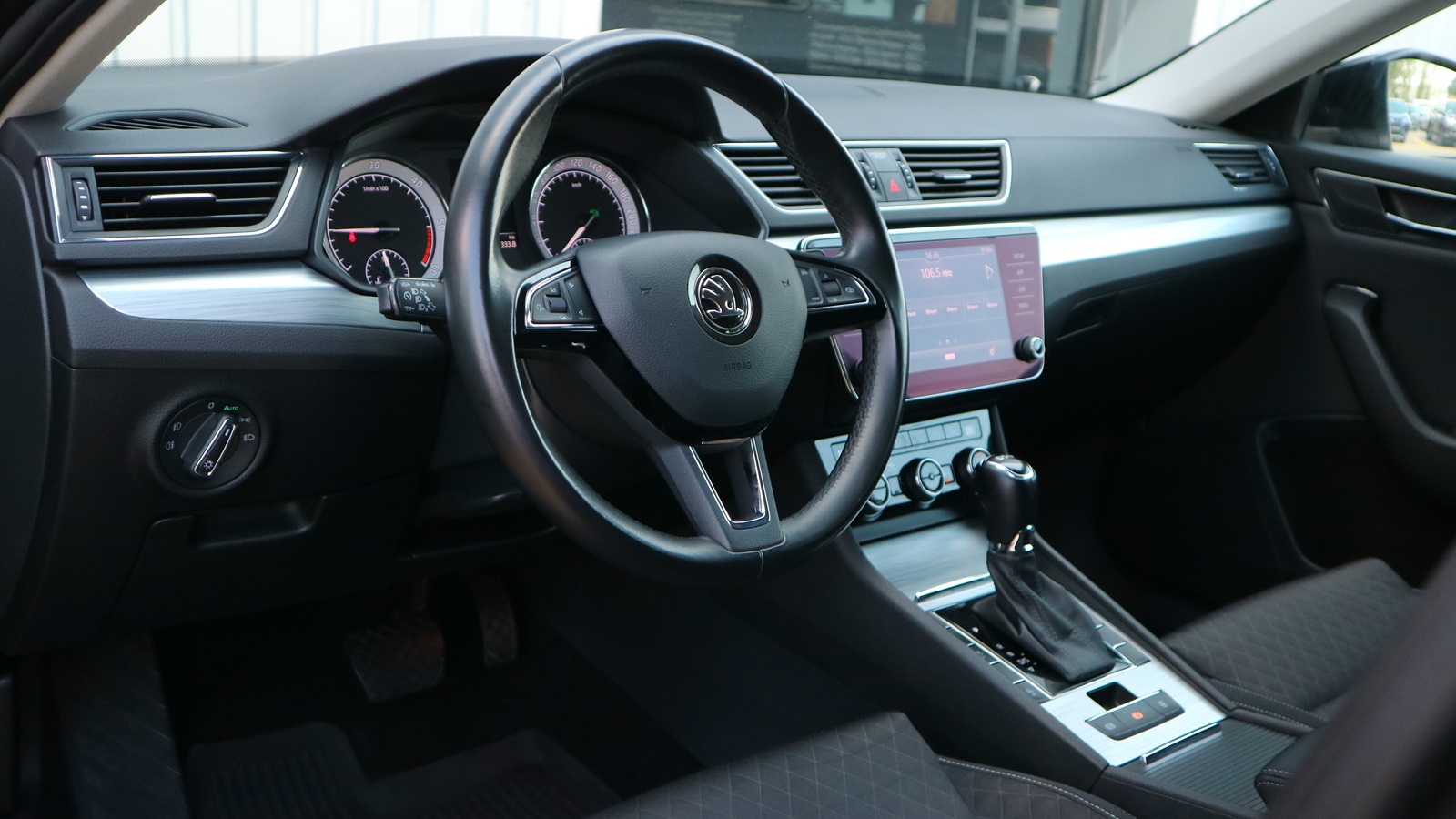 Інші авто SKODA SUPERB 2020 року, Ліфтбек, Тойота Центр Київ "Автосаміт Укравто Столичне", м.Київ | Фото № 18 Інші авто SKODA SUPERB 2020 року з пробігом 95049 км, Ліфтбек, Тойота Центр Київ "Автосаміт Укравто Столичне", м.Київ - 1333000 ГРН | Фото № 18