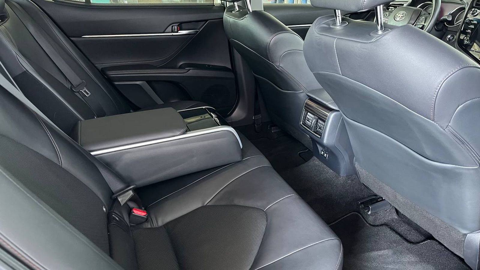 Toyota CAMRY 2018 року, Седан, Тойота Центр Хмельницький "Гранд Мотор", м.Хмельницький | Фото № 7 Toyota CAMRY 2018 року з пробігом 75702 км, Седан, Тойота Центр Хмельницький "Гранд Мотор", м.Хмельницький - 1155000 ГРН | Фото № 7