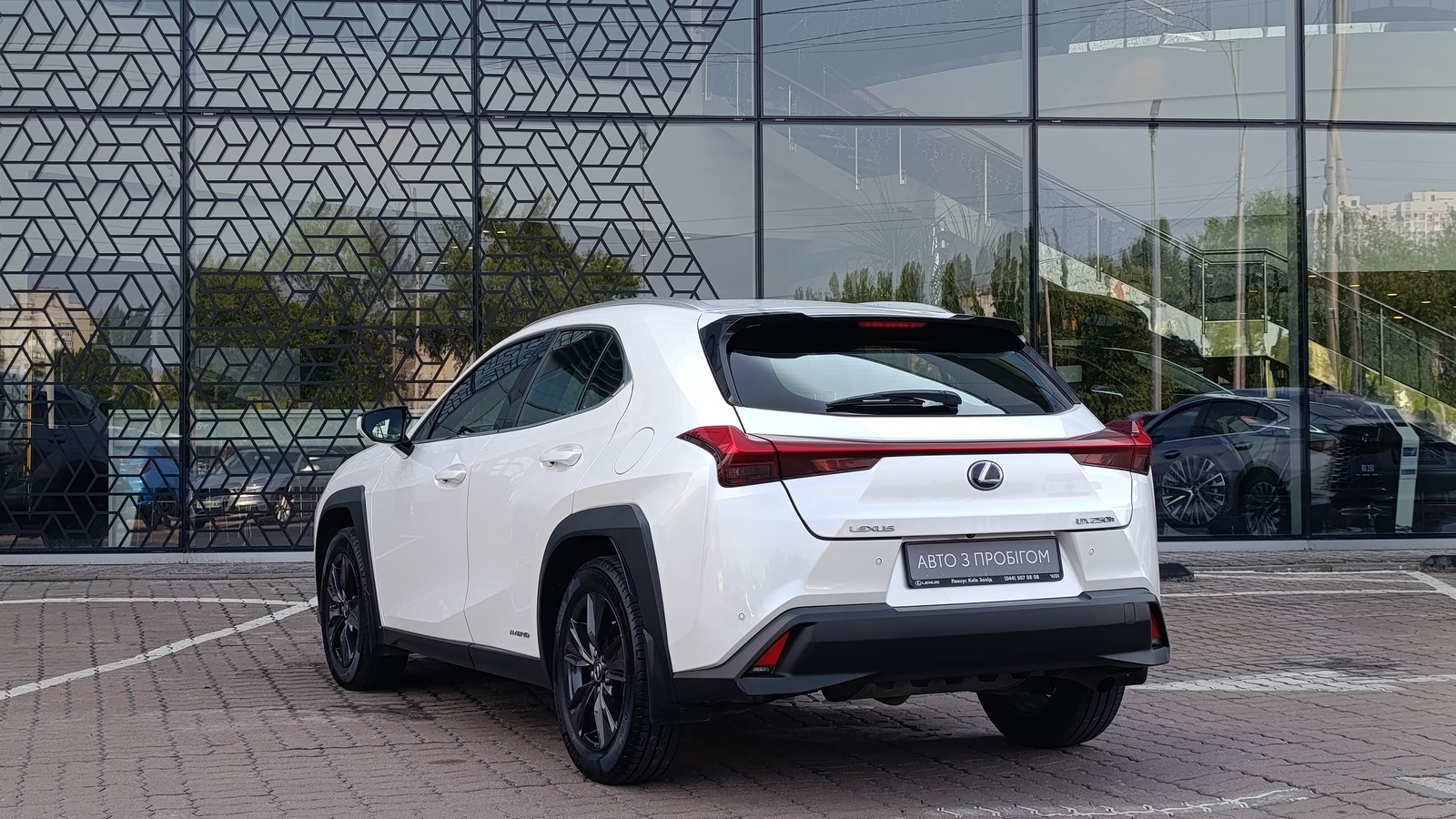 Lexus UX 2019 року з пробігом 159000 км, Хетчбек, Лексус Київ Захід, м.Київ - 1260000 ГРН | Фото № 2