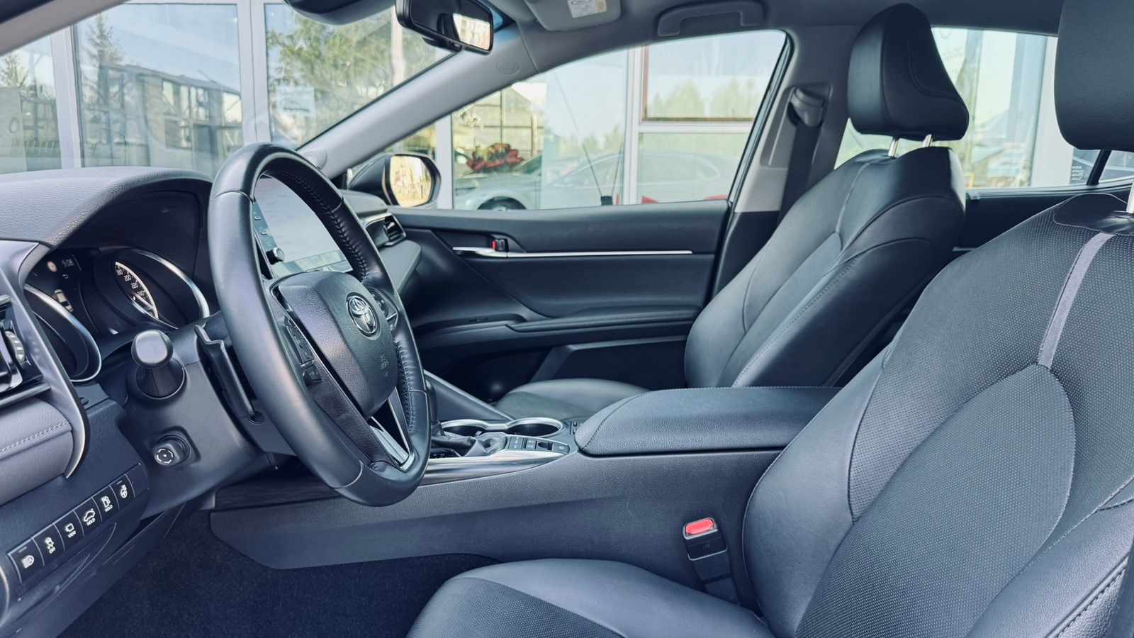 Toyota CAMRY 2023 року, Седан, Тойота Центр Івано-Франківськ "Класик-Авто", м.Івано-Франківськ | Фото № 12 Toyota CAMRY 2023 року з пробігом 72634 км, Седан, Тойота Центр Івано-Франківськ "Класик-Авто", м.Івано-Франківськ - 1532000 ГРН | Фото № 12