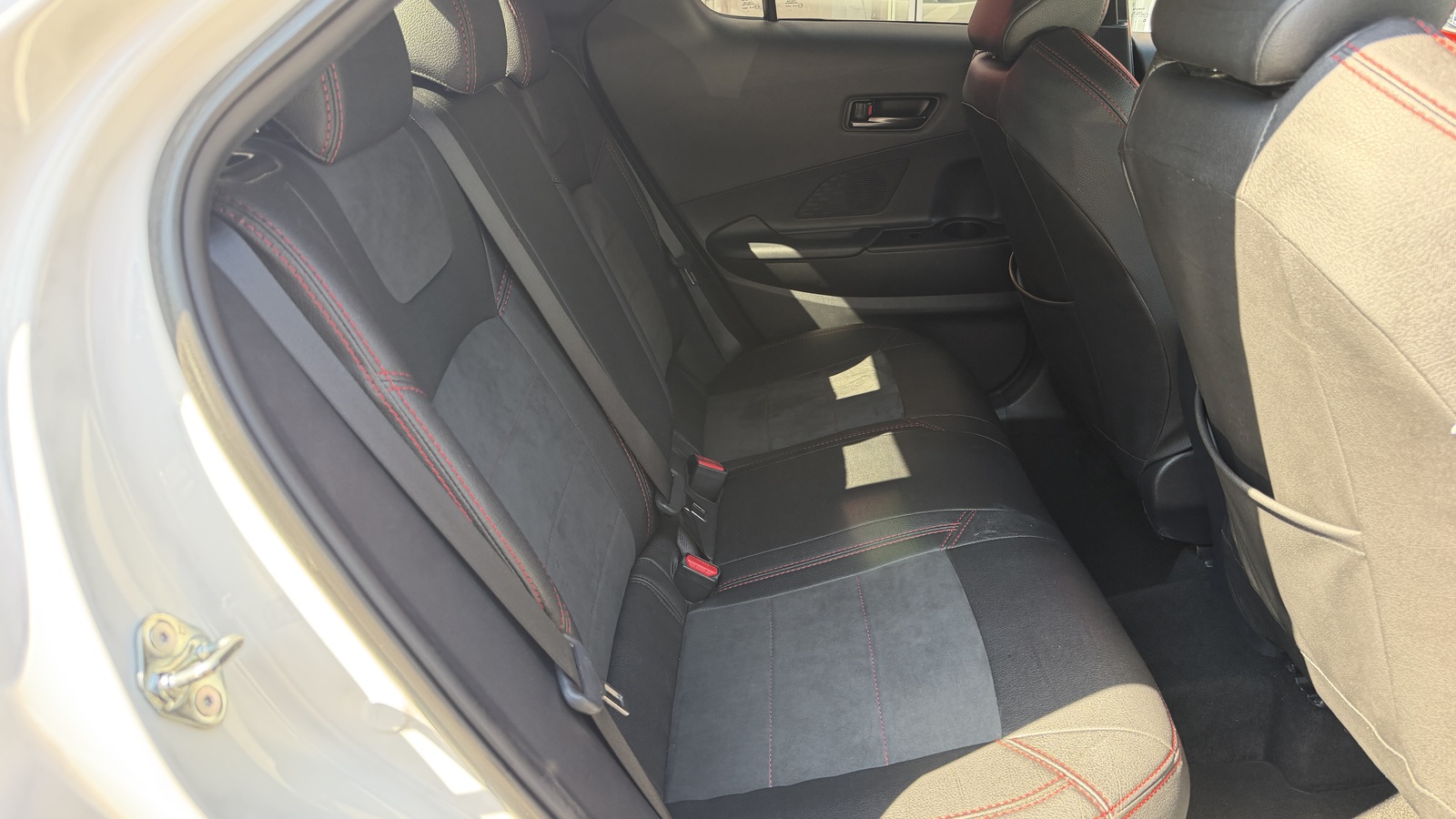 Toyota C-HR 2023 року, Хетчбек, Тойота Центр Кривий Ріг "Алмаз Сістем", м.Кривий Ріг | Фото № 7 Toyota C-HR 2023 року з пробігом 65579 км, Хетчбек, Тойота Центр Кривий Ріг "Алмаз Сістем", м.Кривий Ріг - 1320000 ГРН | Фото № 7