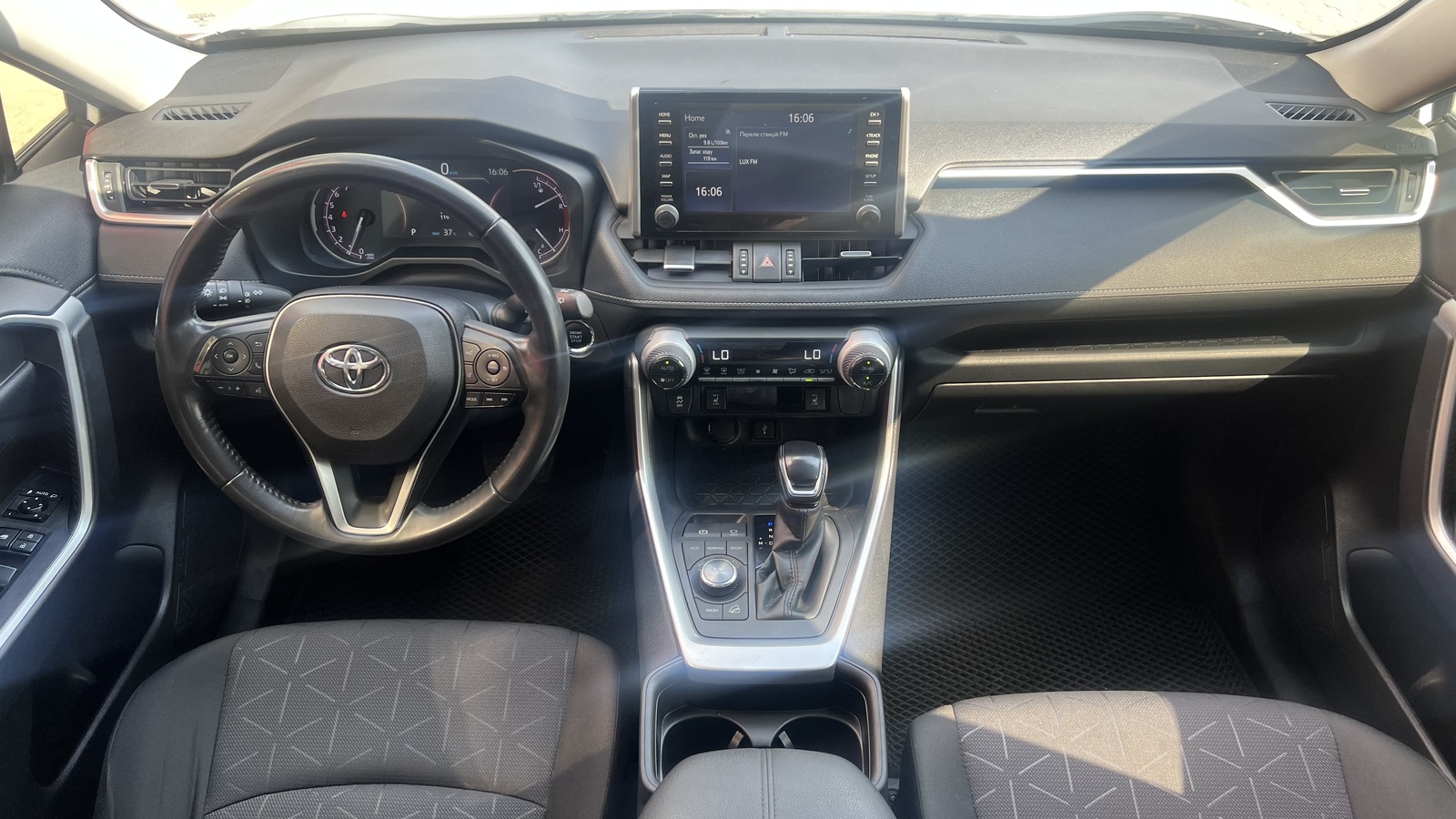 Toyota RAV4 2020 року, Універсал, Тойота Центр Вінниця "Преміум Мотор", м.Вінниця | Фото № 8 Toyota RAV4 2020 року з пробігом 164627 км, Універсал, Тойота Центр Вінниця "Преміум Мотор", м.Вінниця - 1120000 ГРН | Фото № 8