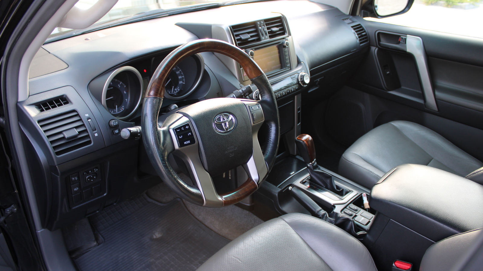 Toyota LAND CRUISER PRADO 2010 року, Універсал, Тойота Центр Черкаси "Мотор Сіті", м.Черкаси | Фото № 12 Toyota LAND CRUISER PRADO 2010 року з пробігом 194687 км, Універсал, Тойота Центр Черкаси "Мотор Сіті", м.Черкаси - 850000 ГРН | Фото № 12