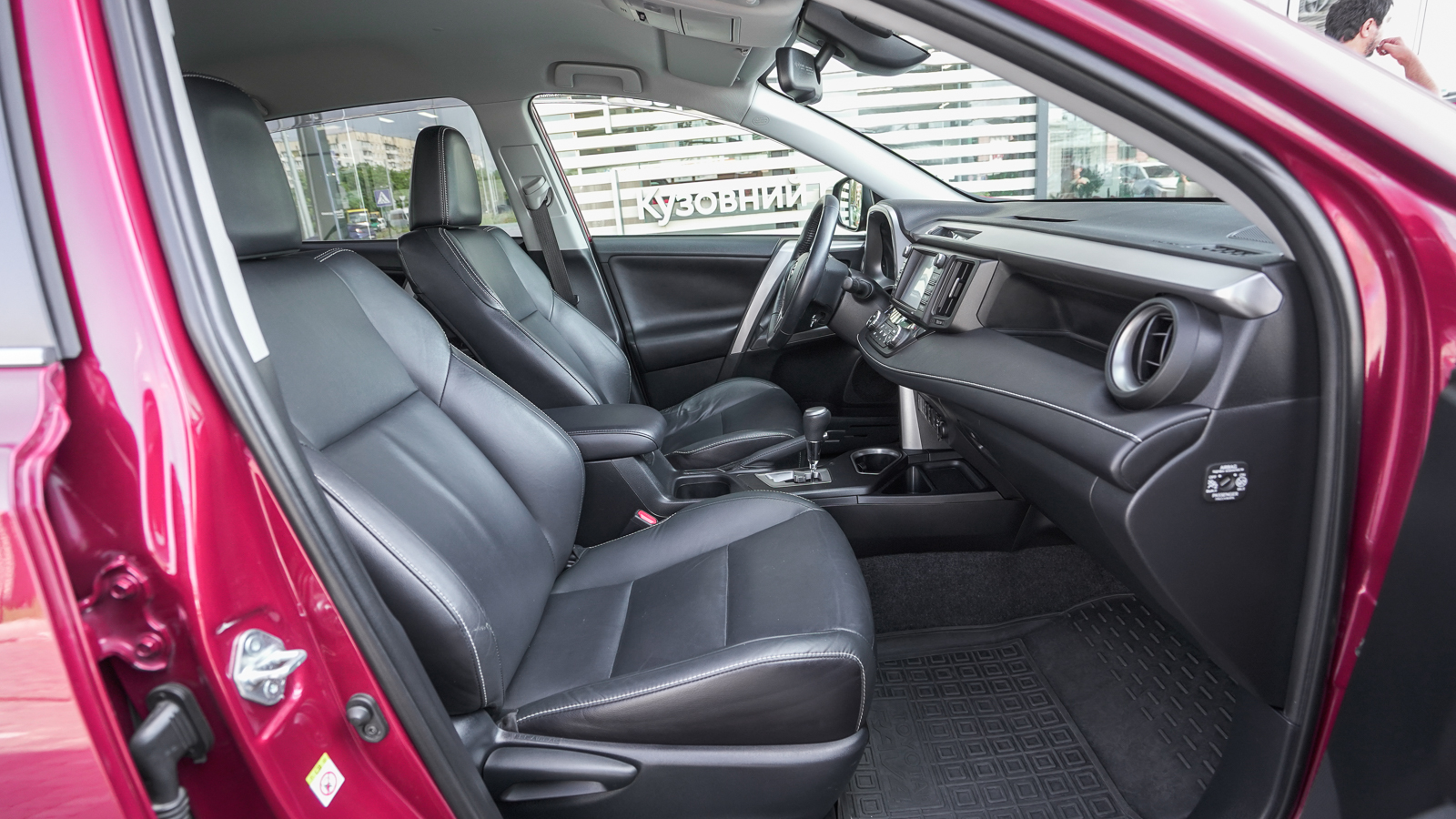 Toyota RAV4 2018 року, Універсал, Тойота Центр Львів "Діамант", м.Львів | Фото № 6 Toyota RAV4 2018 року з пробігом 96377 км, Універсал, Тойота Центр Львів "Діамант", м.Львів - 1217700 ГРН | Фото № 6