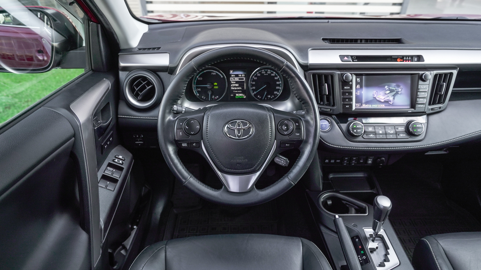 Toyota RAV4 2018 року, Універсал, Тойота Центр Львів "Діамант", м.Львів | Фото № 9 Toyota RAV4 2018 року з пробігом 96377 км, Універсал, Тойота Центр Львів "Діамант", м.Львів - 1217700 ГРН | Фото № 9