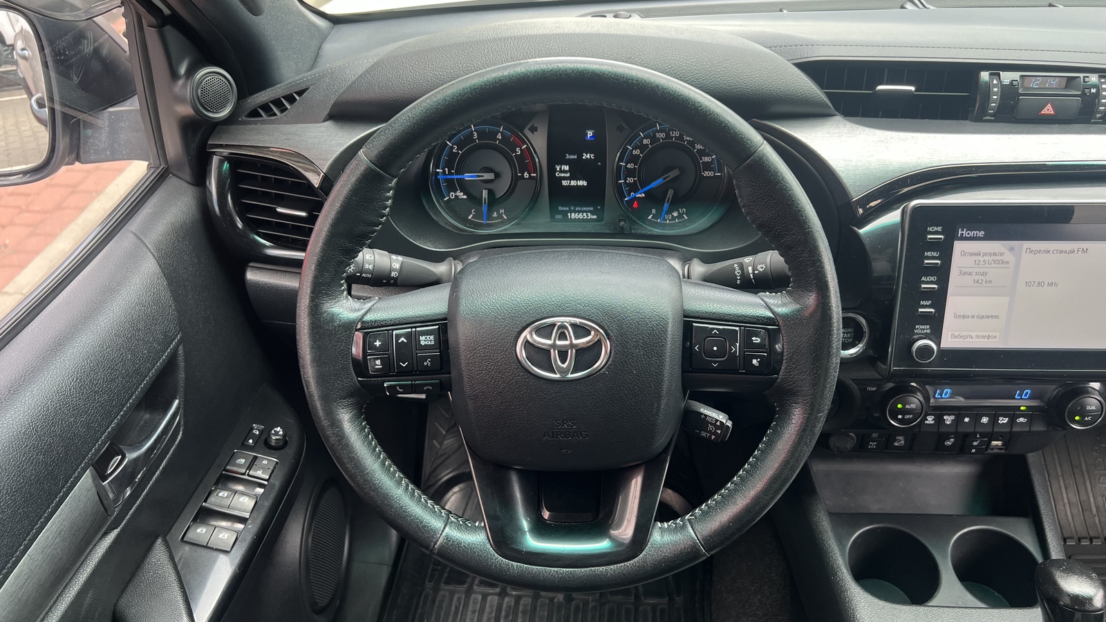 Toyota HILUX 2021 року, Пікап, Тойота Центр Вінниця "Преміум Мотор", м.Вінниця | Фото № 9 Toyota HILUX 2021 року з пробігом 184215 км, Пікап, Тойота Центр Вінниця "Преміум Мотор", м.Вінниця - 1700000 ГРН | Фото № 9