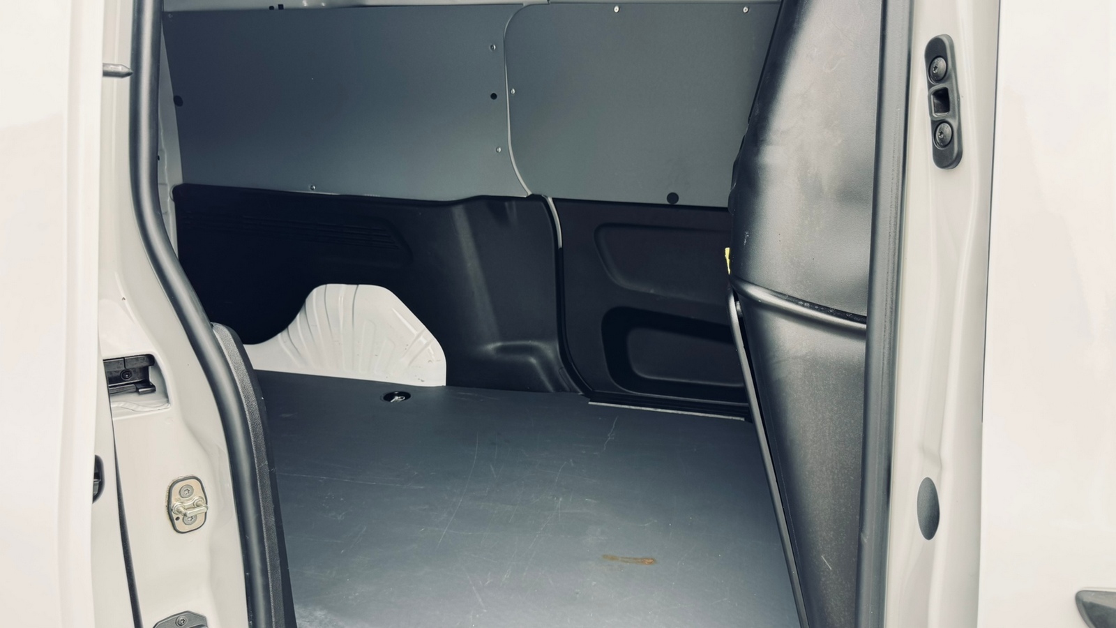 Toyota PROACE CITY 2023 року, Мінівен, Тойота Центр Івано-Франківськ "Класик-Авто", м.Івано-Франківськ | Фото № 7 Toyota PROACE CITY 2023 року з пробігом 66159 км, Мінівен, Тойота Центр Івано-Франківськ "Класик-Авто", м.Івано-Франківськ - 871200 ГРН | Фото № 7