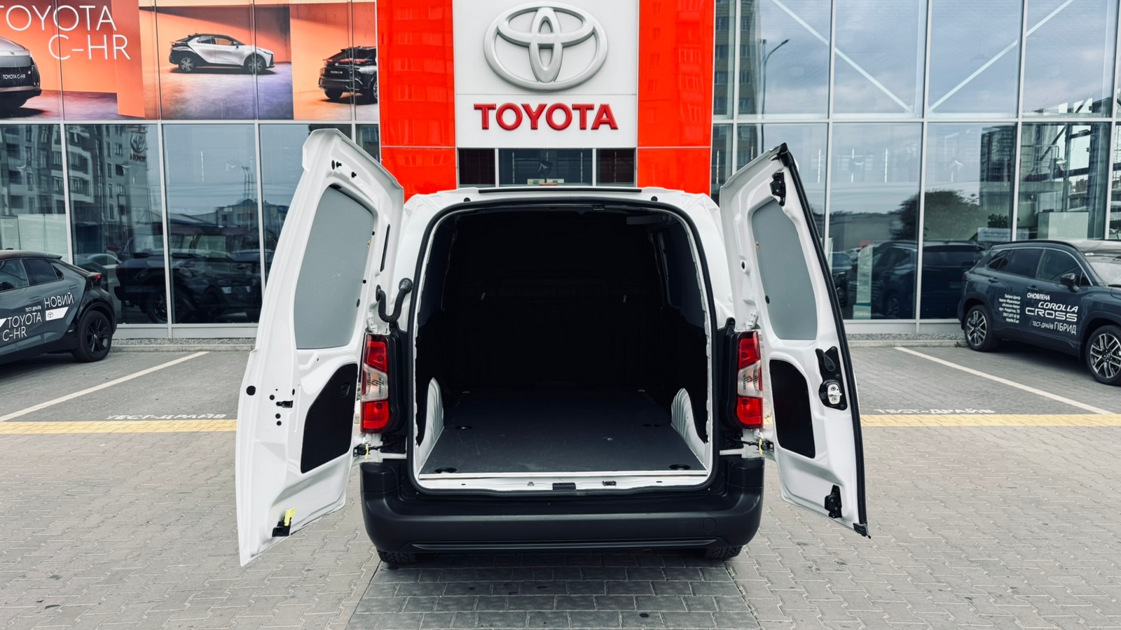 Toyota PROACE CITY 2023 року, Мінівен, Тойота Центр Івано-Франківськ "Класик-Авто", м.Івано-Франківськ | Фото № 10 Toyota PROACE CITY 2023 року з пробігом 66159 км, Мінівен, Тойота Центр Івано-Франківськ "Класик-Авто", м.Івано-Франківськ - 871200 ГРН | Фото № 10