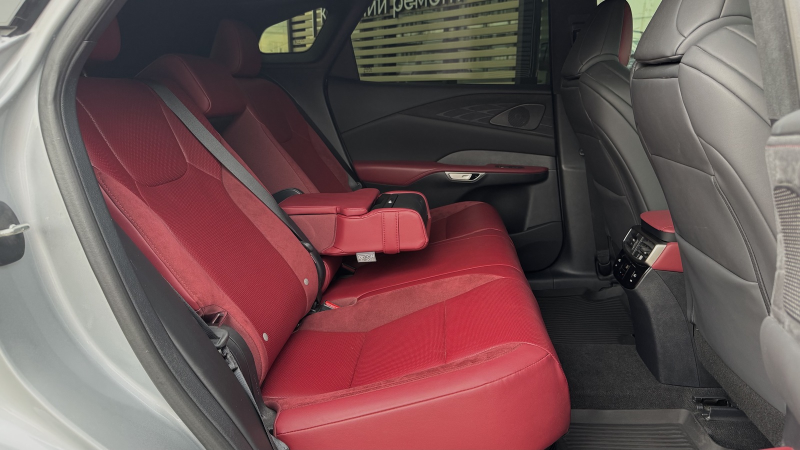 Lexus RX 500h 2024 року, Універсал, Тойота Центр Чернігів "Соллі-Плюс", м.Чернігів | Фото № 7 Lexus RX 500h 2024 року з пробігом 16780 км, Універсал, Тойота Центр Чернігів "Соллі-Плюс", м.Чернігів - 3060000 ГРН | Фото № 7