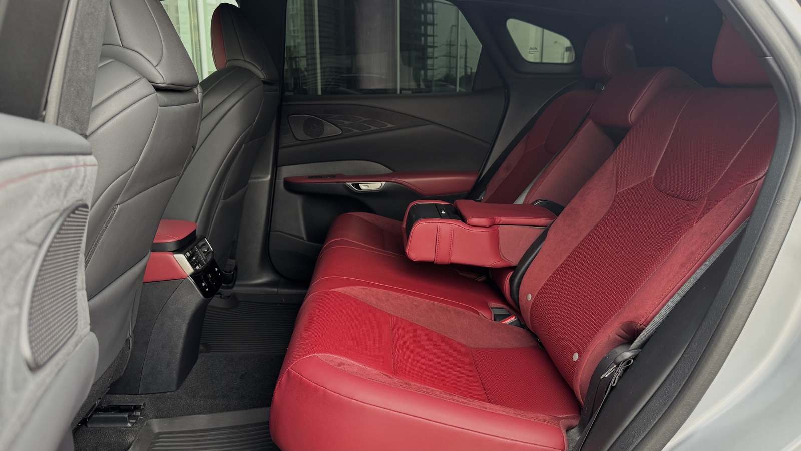 Lexus RX 500h 2024 року, Універсал, Тойота Центр Чернігів "Соллі-Плюс", м.Чернігів | Фото № 11 Lexus RX 500h 2024 року з пробігом 16780 км, Універсал, Тойота Центр Чернігів "Соллі-Плюс", м.Чернігів - 3060000 ГРН | Фото № 11