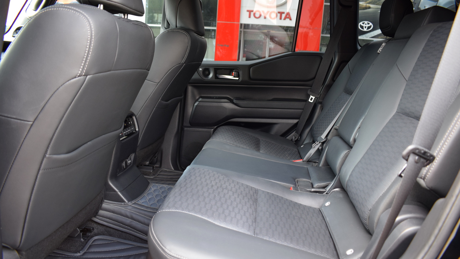 Toyota LAND CRUISER PRADO 2025 року, Універсал, Тойота Центр Житомир "Стар - Кар", м.Житомир | Фото № 11 Toyota LAND CRUISER PRADO 2025 року з пробігом 41226 км, Універсал, Тойота Центр Житомир "Стар - Кар", м.Житомир - 3106650 ГРН | Фото № 11