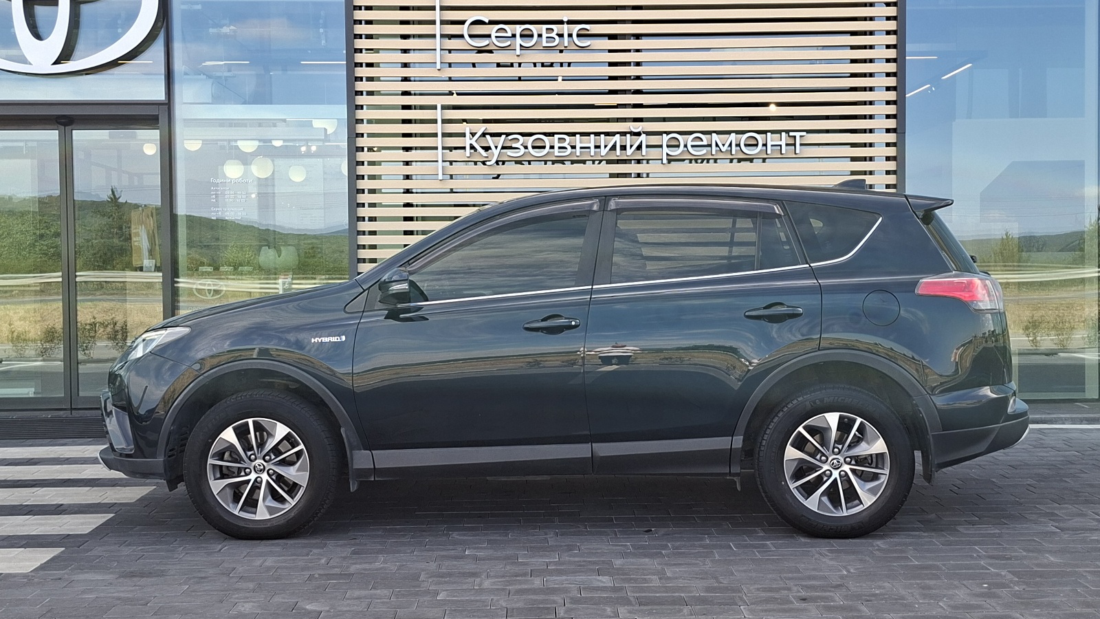 Toyota RAV4 2017 року з пробігом 93661 км, Універсал, Тойота Центр Ужгород "Карат Мотор", м.Ужгород - 999000 ГРН | Фото № 3