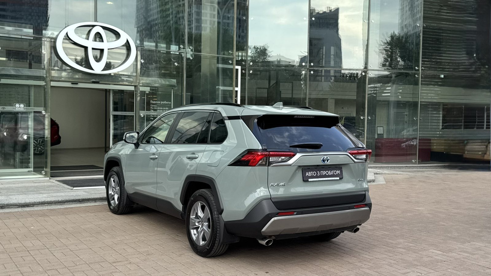 Toyota RAV4 2025 року, Універсал, Тойота Центр Київ "Автосаміт Укравто", м.Київ | Фото № 2 Toyota RAV4 2025 року з пробігом 15647 км, Універсал, Тойота Центр Київ "Автосаміт Укравто", м.Київ - 2028000 ГРН | Фото № 2