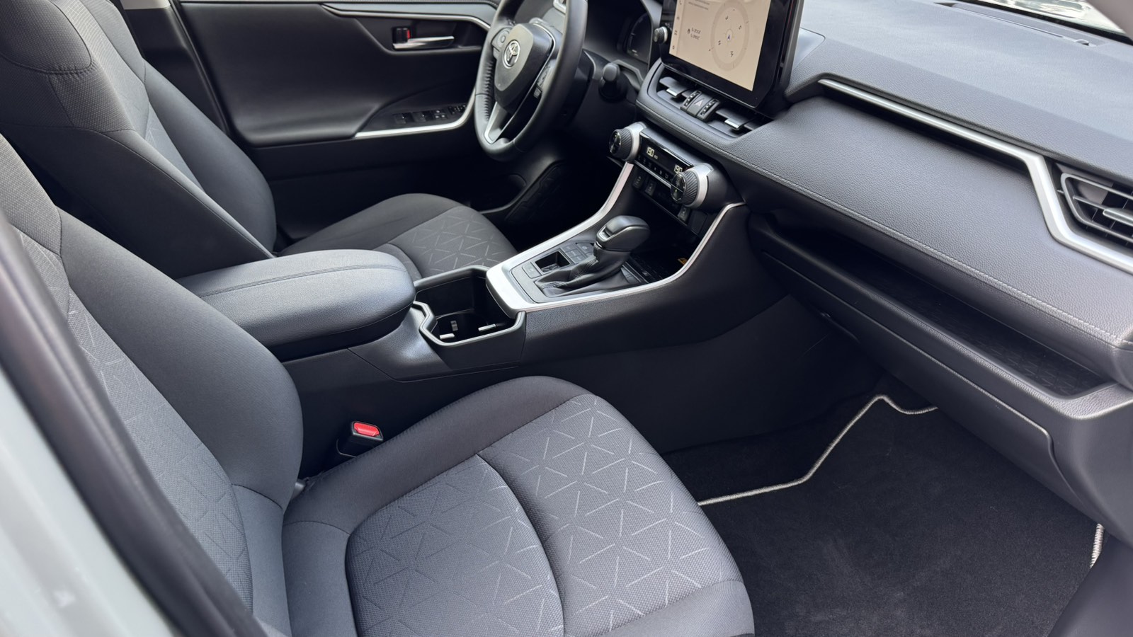 Toyota RAV4 2025 року, Універсал, Тойота Центр Київ "Автосаміт Укравто", м.Київ | Фото № 6 Toyota RAV4 2025 року з пробігом 15647 км, Універсал, Тойота Центр Київ "Автосаміт Укравто", м.Київ - 2028000 ГРН | Фото № 6