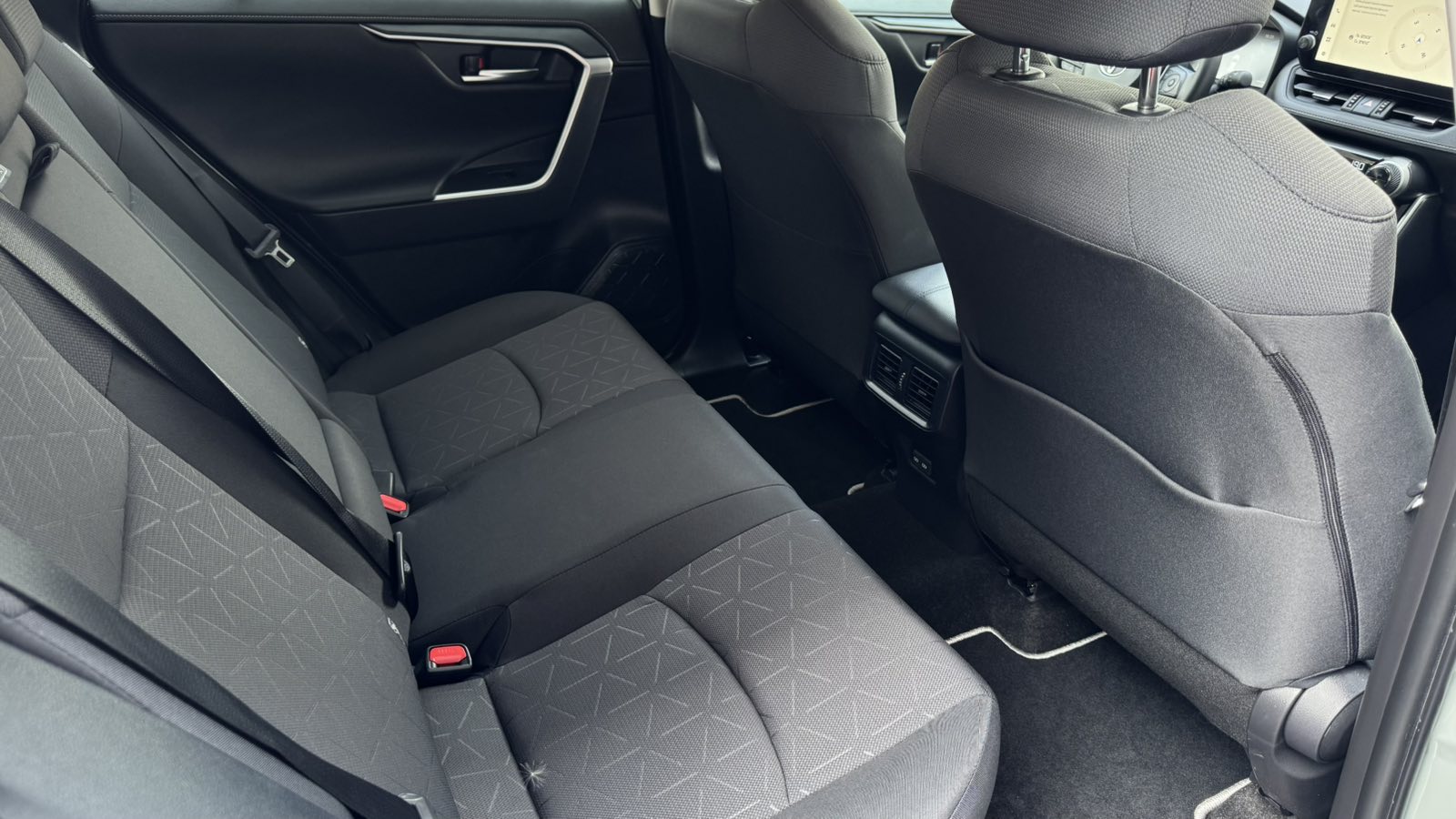 Toyota RAV4 2025 року, Універсал, Тойота Центр Київ "Автосаміт Укравто", м.Київ | Фото № 7 Toyota RAV4 2025 року з пробігом 15647 км, Універсал, Тойота Центр Київ "Автосаміт Укравто", м.Київ - 2028000 ГРН | Фото № 7