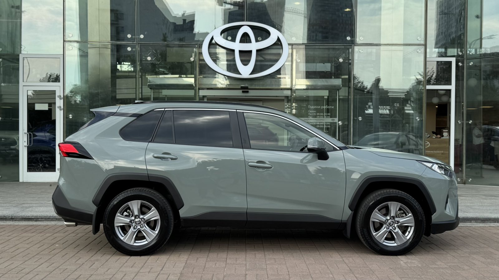 Toyota RAV4 2025 року, Універсал, Тойота Центр Київ "Автосаміт Укравто", м.Київ | Фото № 16 Toyota RAV4 2025 року з пробігом 15647 км, Універсал, Тойота Центр Київ "Автосаміт Укравто", м.Київ - 2028000 ГРН | Фото № 16