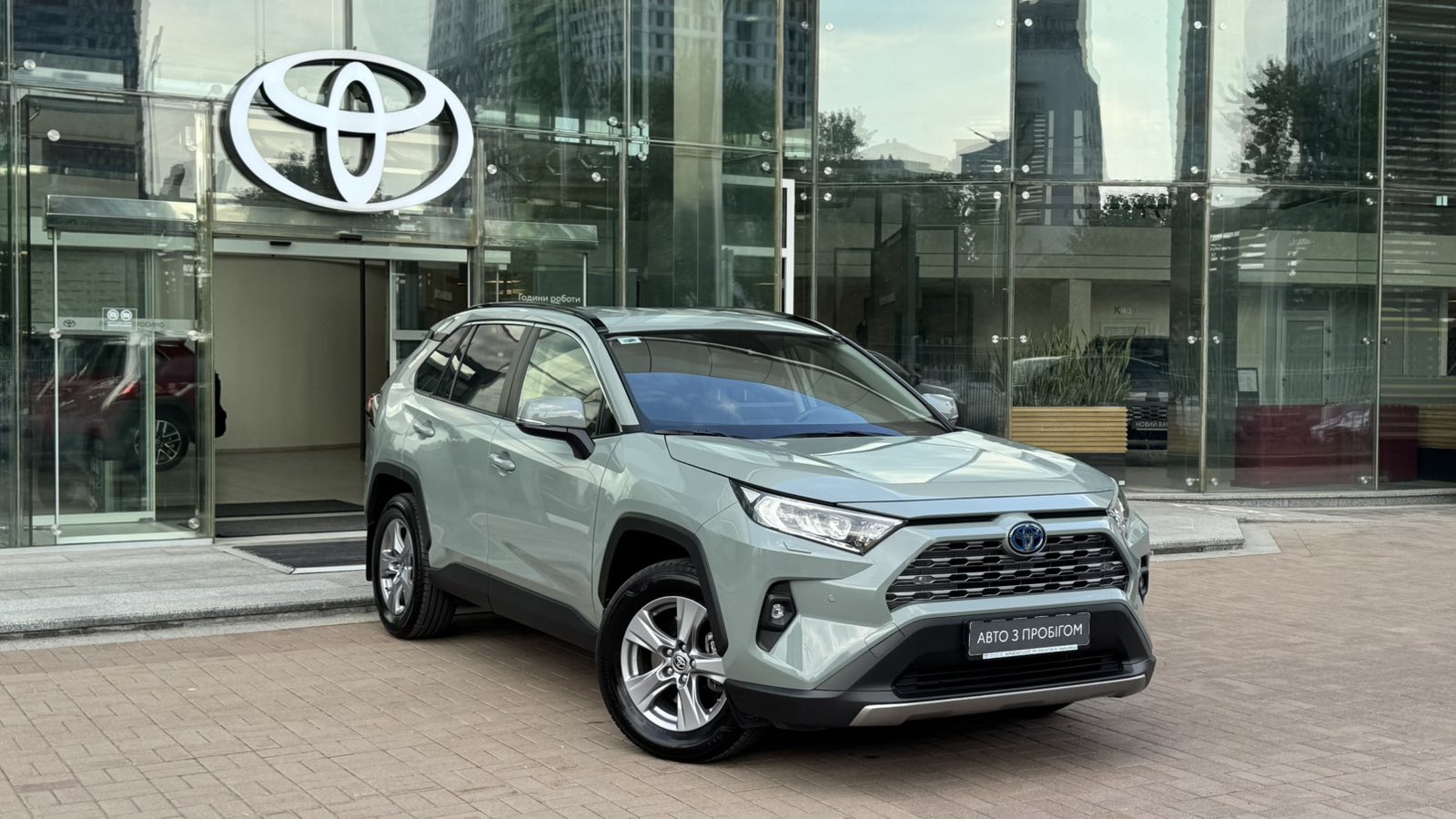 Toyota RAV4 2025 року, Універсал, Тойота Центр Київ "Автосаміт Укравто", м.Київ | Фото № 18 Toyota RAV4 2025 року з пробігом 15647 км, Універсал, Тойота Центр Київ "Автосаміт Укравто", м.Київ - 2028000 ГРН | Фото № 18