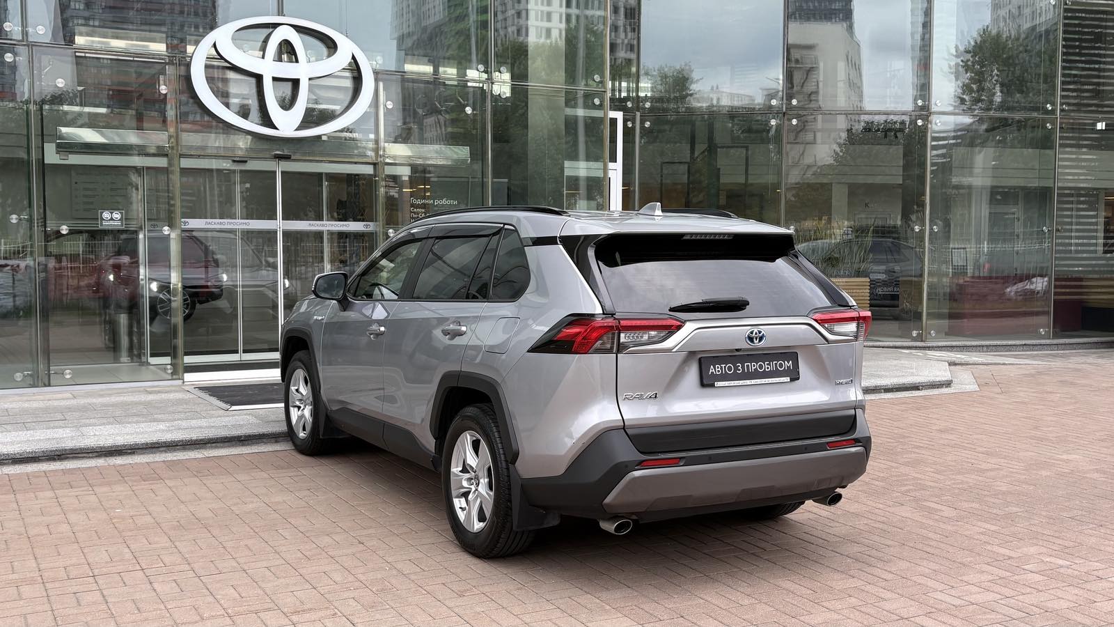 Toyota RAV4 2021 року, Універсал, Тойота Центр Київ "Автосаміт Укравто", м.Київ | Фото № 2 Toyota RAV4 2021 року з пробігом 75634 км, Універсал, Тойота Центр Київ "Автосаміт Укравто", м.Київ - 1612000 ГРН | Фото № 2