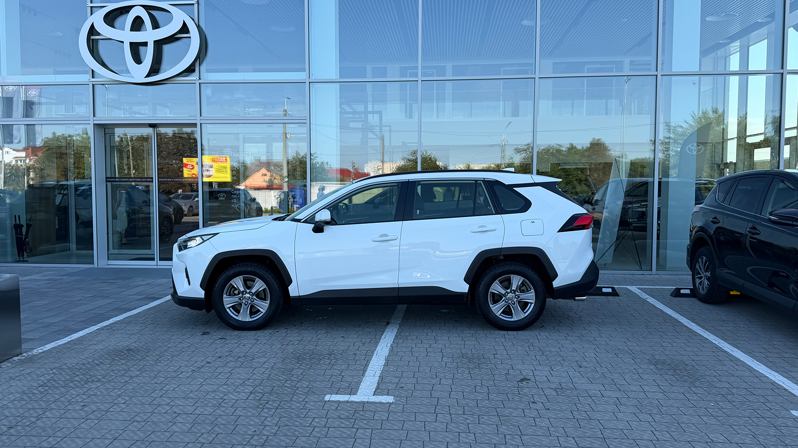 Toyota RAV4 2023 року, Універсал, Тойота Центр Рівне "Агат Авто", м.Рівне | Фото № 3 Toyota RAV4 2023 року з пробігом 46170 км, Універсал, Тойота Центр Рівне "Агат Авто", м.Рівне - 1412520 ГРН | Фото № 3