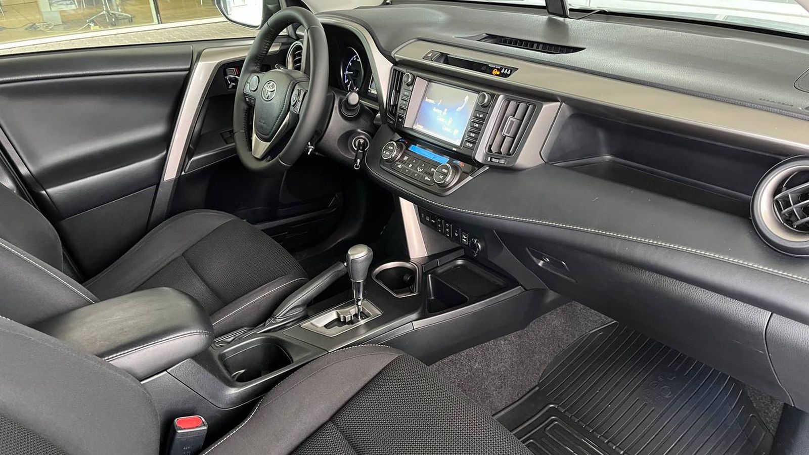 Toyota RAV4 2018 року, Універсал, Тойота Центр Хмельницький "Гранд Мотор", м.Хмельницький | Фото № 6 Toyota RAV4 2018 року з пробігом 199723 км, Універсал, Тойота Центр Хмельницький "Гранд Мотор", м.Хмельницький - 820000 ГРН | Фото № 6