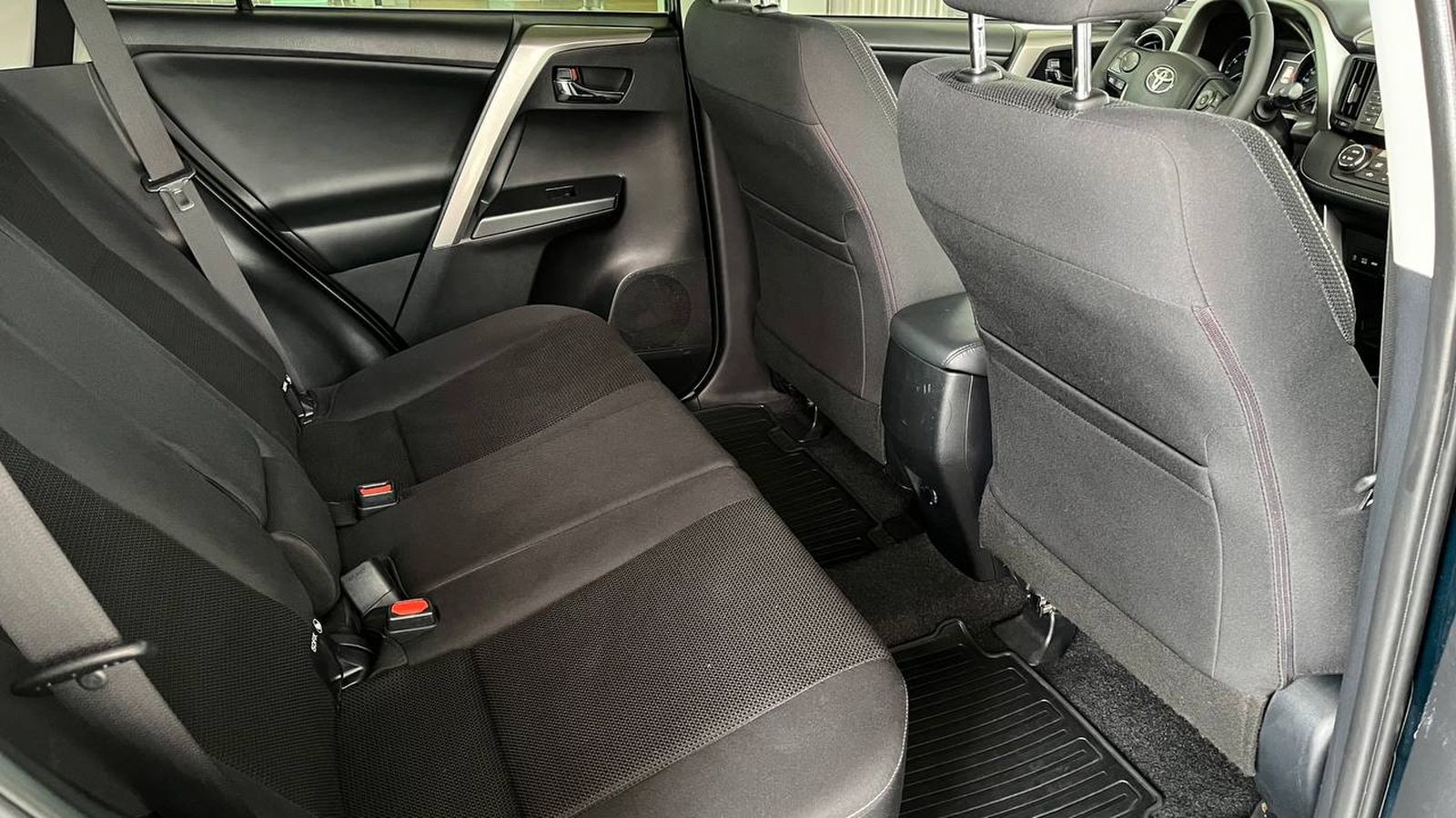 Toyota RAV4 2018 року, Універсал, Тойота Центр Хмельницький "Гранд Мотор", м.Хмельницький | Фото № 7 Toyota RAV4 2018 року з пробігом 199723 км, Універсал, Тойота Центр Хмельницький "Гранд Мотор", м.Хмельницький - 820000 ГРН | Фото № 7