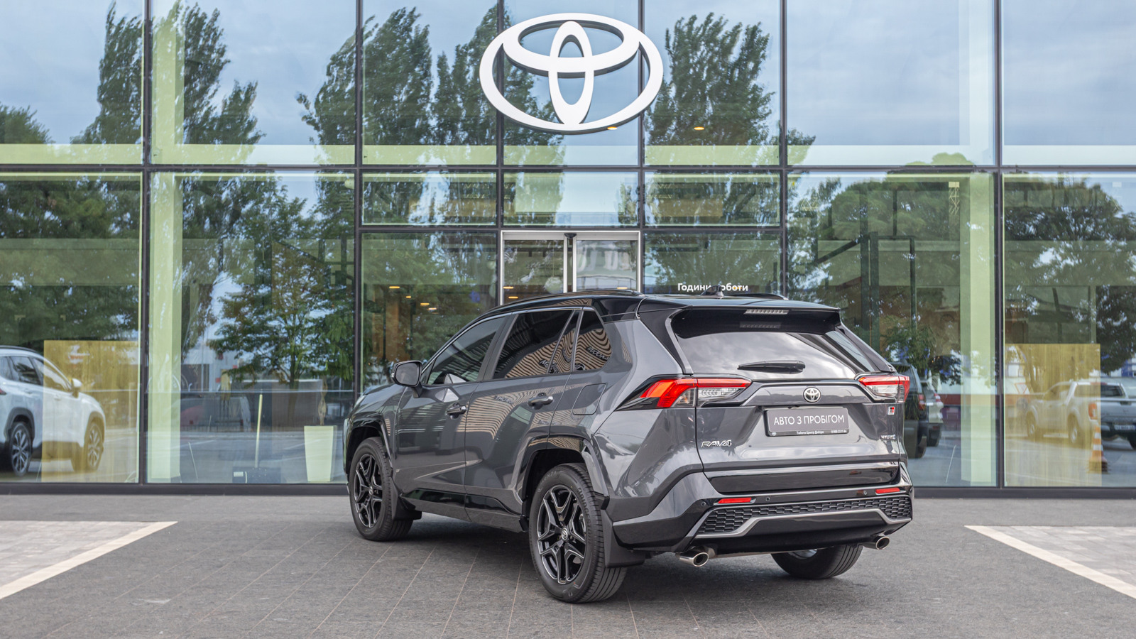 Toyota RAV4 2024 року, Універсал, Тойота Центр Дніпро "Алмаз Мотор" на Запорізькому шосе, м.Дніпро | Фото № 2 Toyota RAV4 2024 року з пробігом 14596 км, Універсал, Тойота Центр Дніпро "Алмаз Мотор" на Запорізькому шосе, м.Дніпро - 2115000 ГРН | Фото № 2