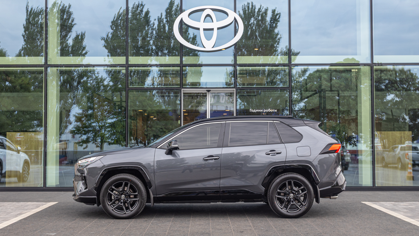 Toyota RAV4 2024 року, Універсал, Тойота Центр Дніпро "Алмаз Мотор" на Запорізькому шосе, м.Дніпро | Фото № 3 Toyota RAV4 2024 року з пробігом 14596 км, Універсал, Тойота Центр Дніпро "Алмаз Мотор" на Запорізькому шосе, м.Дніпро - 2115000 ГРН | Фото № 3