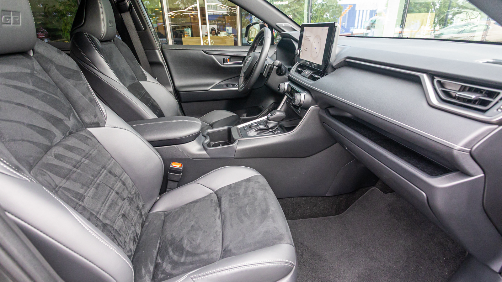 Toyota RAV4 2024 року, Універсал, Тойота Центр Дніпро "Алмаз Мотор" на Запорізькому шосе, м.Дніпро | Фото № 6 Toyota RAV4 2024 року з пробігом 14596 км, Універсал, Тойота Центр Дніпро "Алмаз Мотор" на Запорізькому шосе, м.Дніпро - 2115000 ГРН | Фото № 6