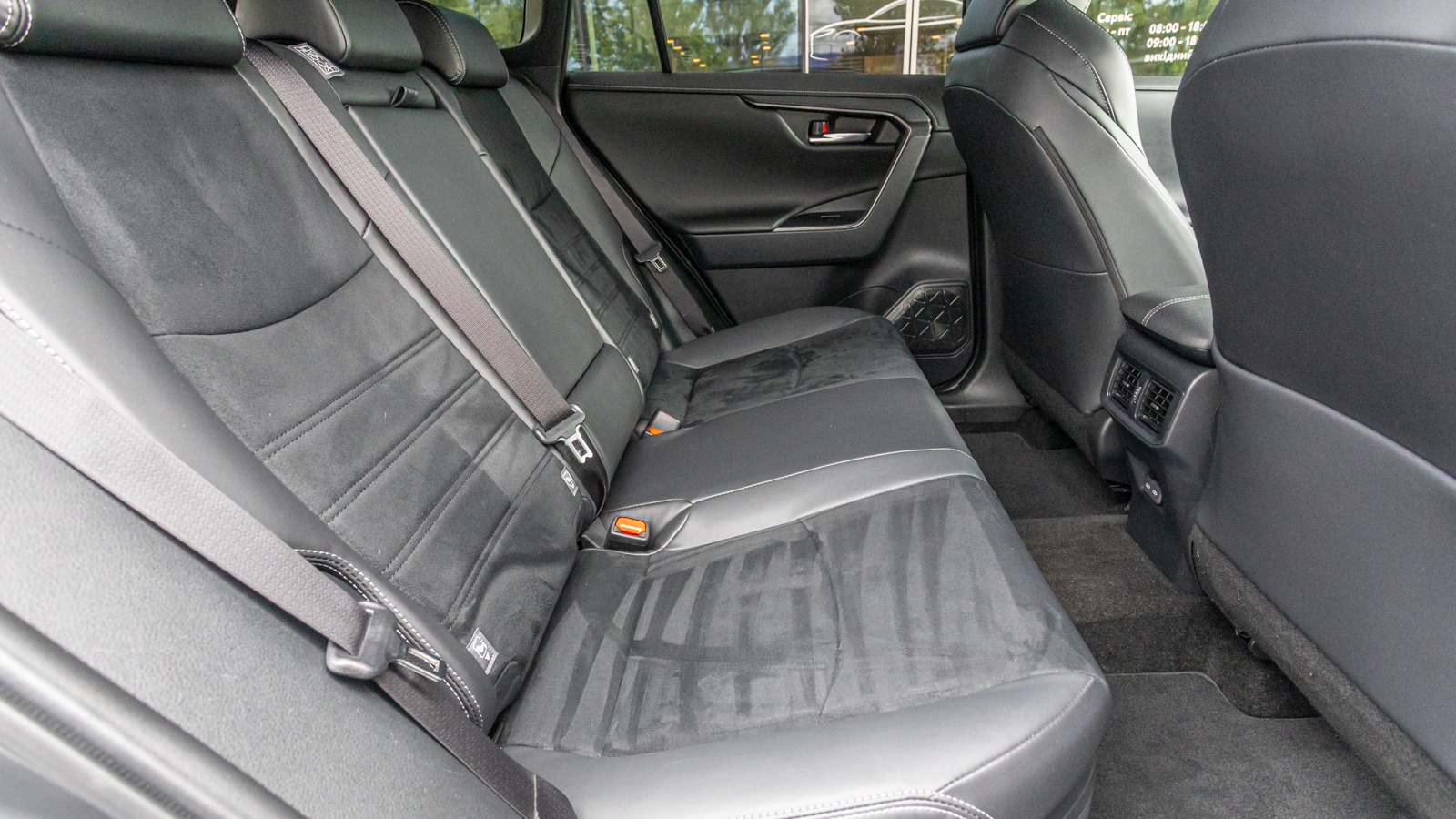 Toyota RAV4 2024 року, Універсал, Тойота Центр Дніпро "Алмаз Мотор" на Запорізькому шосе, м.Дніпро | Фото № 7 Toyota RAV4 2024 року з пробігом 14596 км, Універсал, Тойота Центр Дніпро "Алмаз Мотор" на Запорізькому шосе, м.Дніпро - 2115000 ГРН | Фото № 7