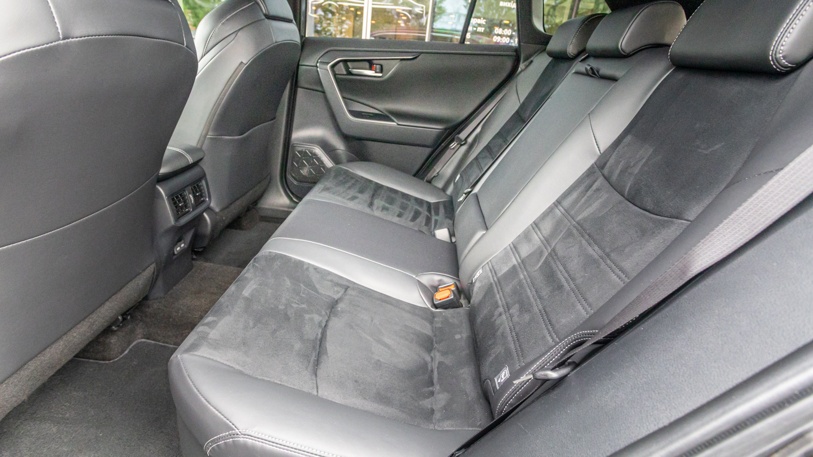 Toyota RAV4 2024 року, Універсал, Тойота Центр Дніпро "Алмаз Мотор" на Запорізькому шосе, м.Дніпро | Фото № 13 Toyota RAV4 2024 року з пробігом 14596 км, Універсал, Тойота Центр Дніпро "Алмаз Мотор" на Запорізькому шосе, м.Дніпро - 2115000 ГРН | Фото № 13