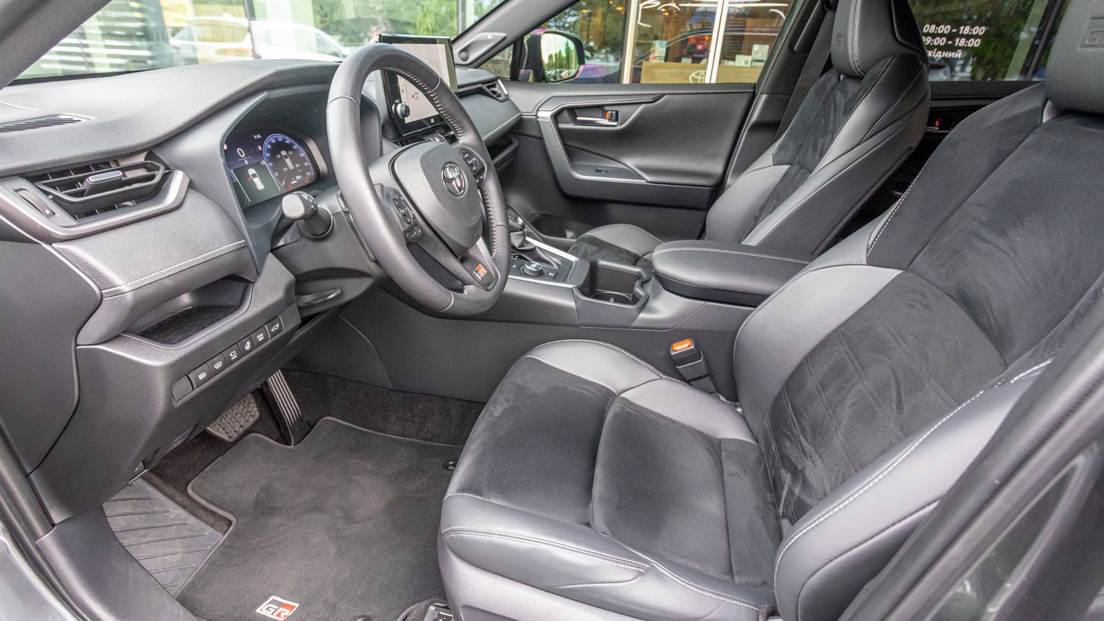 Toyota RAV4 2024 року, Універсал, Тойота Центр Дніпро "Алмаз Мотор" на Запорізькому шосе, м.Дніпро | Фото № 14 Toyota RAV4 2024 року з пробігом 14596 км, Універсал, Тойота Центр Дніпро "Алмаз Мотор" на Запорізькому шосе, м.Дніпро - 2115000 ГРН | Фото № 14