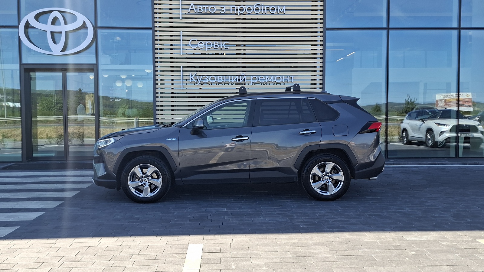Toyota RAV4 2019 року, Універсал, Тойота Центр Ужгород "Карат Мотор", м.Ужгород | Фото № 3 Toyota RAV4 2019 року з пробігом 246588 км, Універсал, Тойота Центр Ужгород "Карат Мотор", м.Ужгород - 1180000 ГРН | Фото № 3