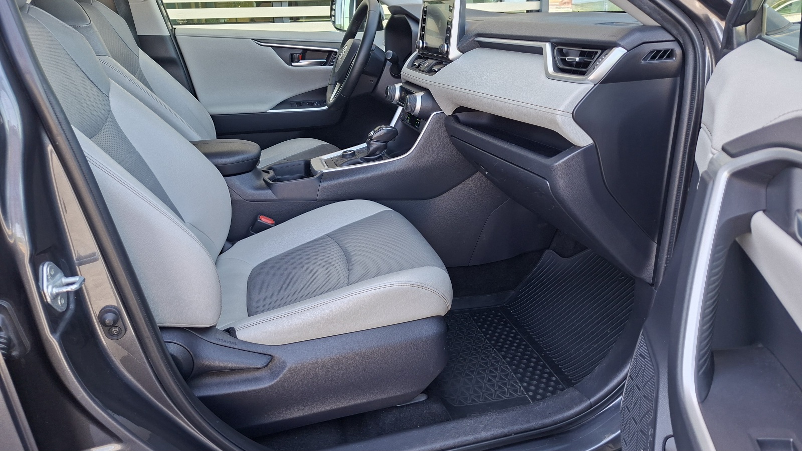 Toyota RAV4 2019 року, Універсал, Тойота Центр Ужгород "Карат Мотор", м.Ужгород | Фото № 6 Toyota RAV4 2019 року з пробігом 246588 км, Універсал, Тойота Центр Ужгород "Карат Мотор", м.Ужгород - 1180000 ГРН | Фото № 6