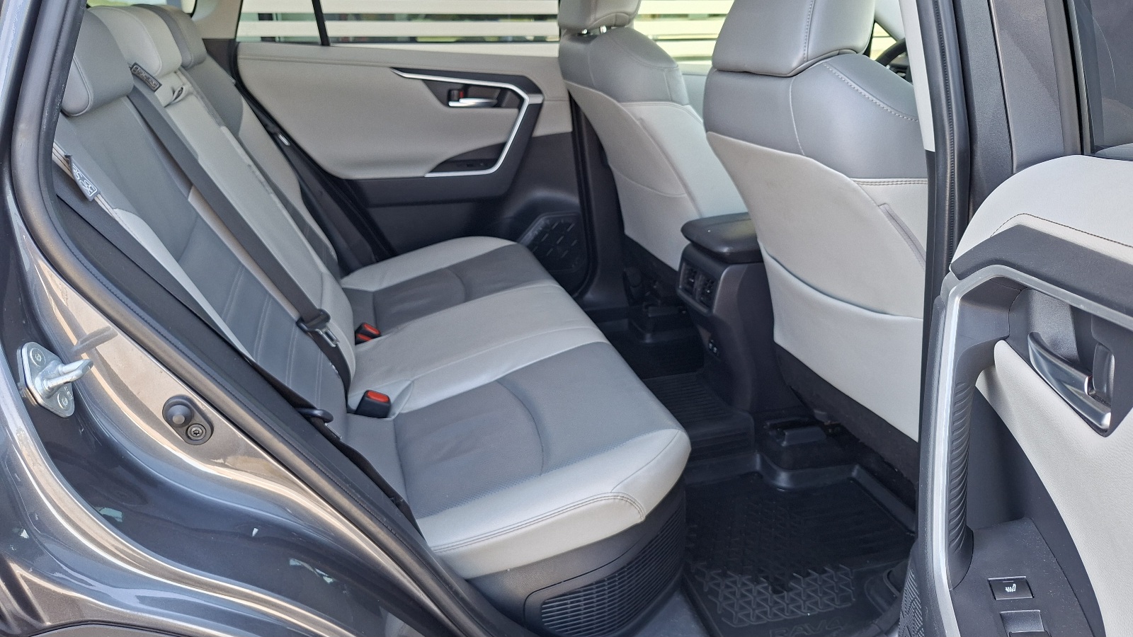Toyota RAV4 2019 року, Універсал, Тойота Центр Ужгород "Карат Мотор", м.Ужгород | Фото № 7 Toyota RAV4 2019 року з пробігом 246588 км, Універсал, Тойота Центр Ужгород "Карат Мотор", м.Ужгород - 1180000 ГРН | Фото № 7