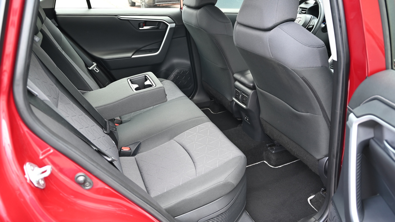 Toyota RAV4 2019 року, Універсал, Тойота Центр Київ "Сіті Плаза", м.Київ | Фото № 7 Toyota RAV4 2019 року з пробігом 73072 км, Універсал, Тойота Центр Київ "Сіті Плаза", м.Київ - 1274755 ГРН | Фото № 7