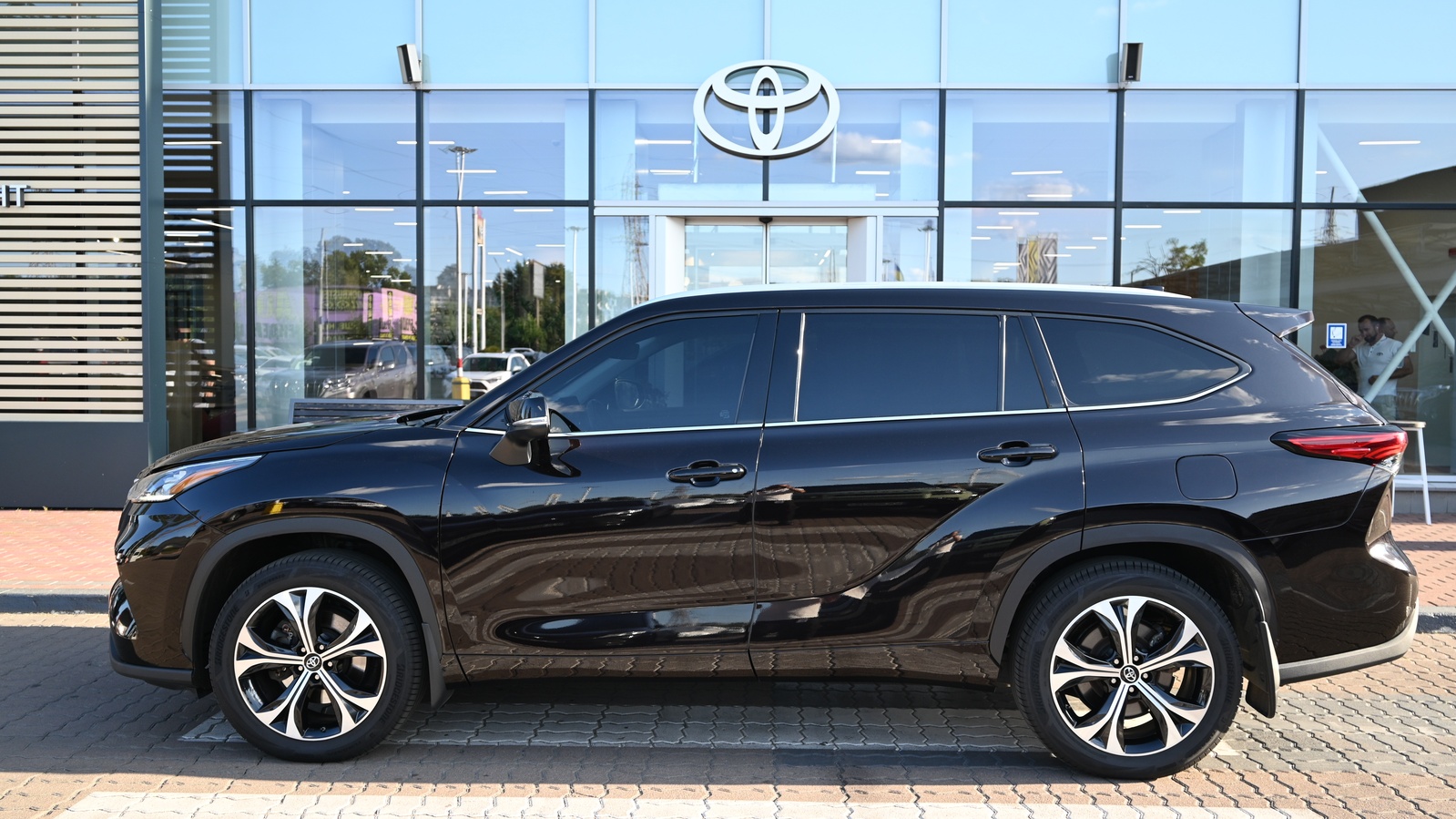Toyota HIGHLANDER 2021 року, Універсал, Тойота Центр Київ "Сіті Плаза", м.Київ | Фото № 3 Toyota HIGHLANDER 2021 року з пробігом 85385 км, Універсал, Тойота Центр Київ "Сіті Плаза", м.Київ - 1966889 ГРН | Фото № 3